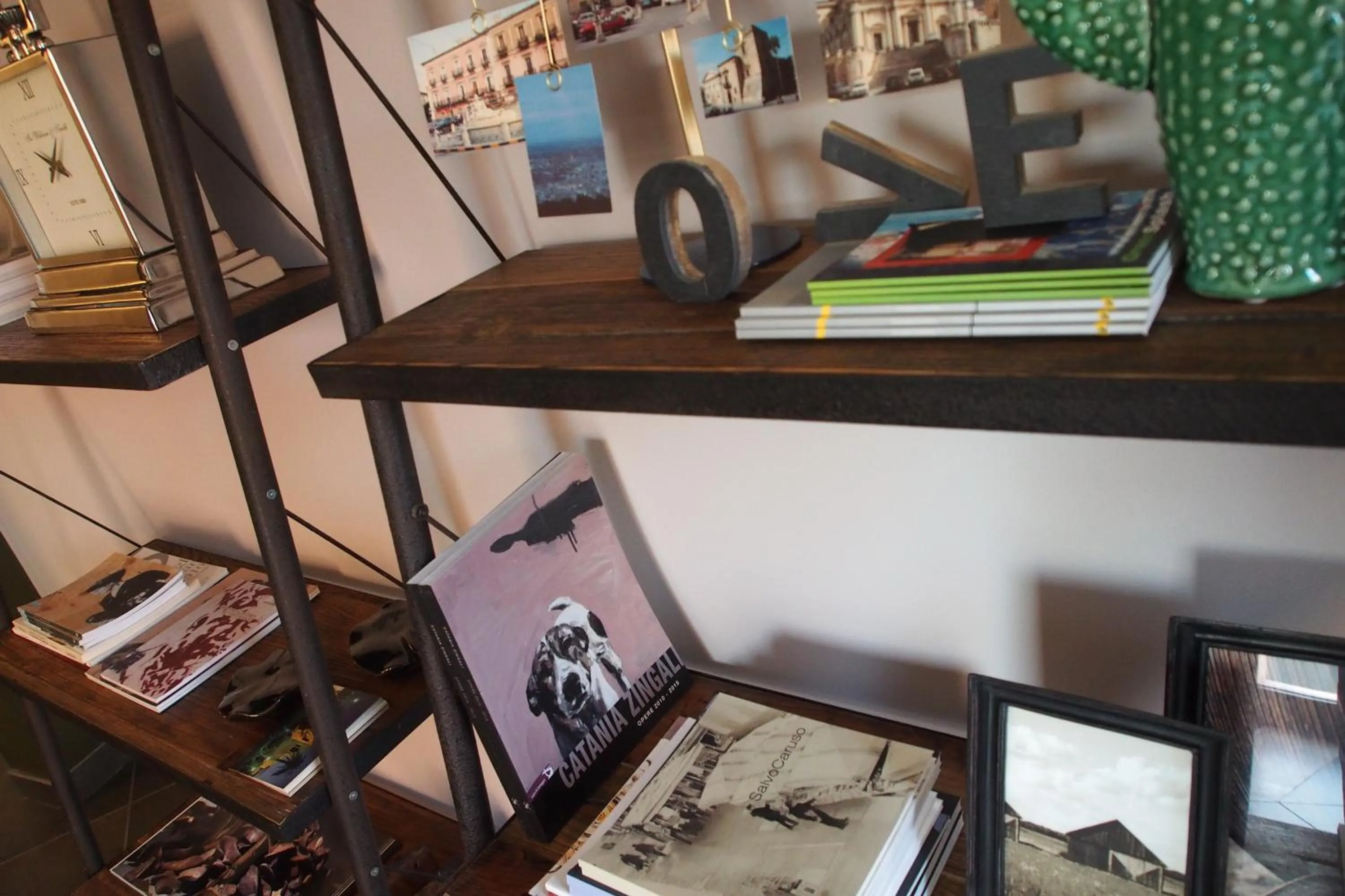 Library in Terrazzani Suite