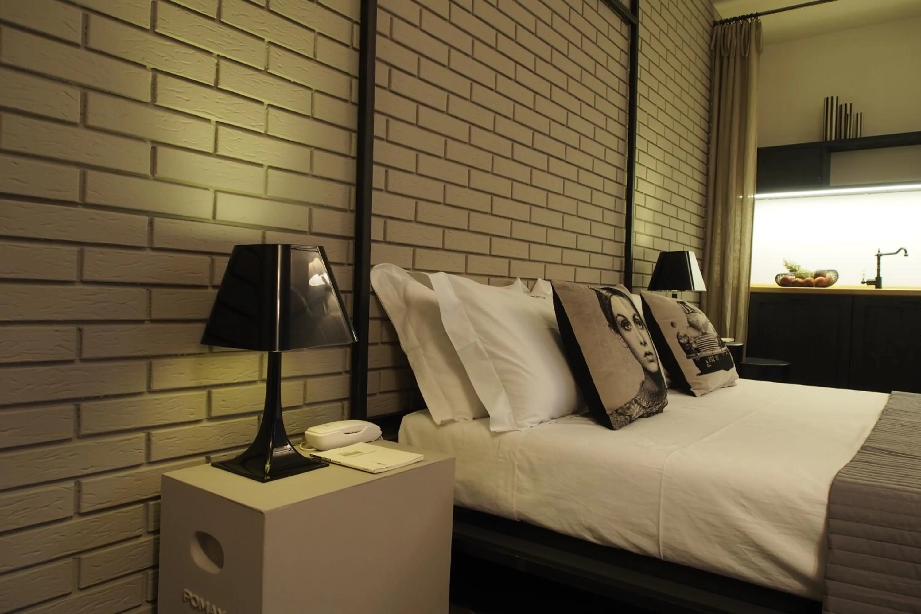 Decorative detail, Bed in Terrazzani Suite