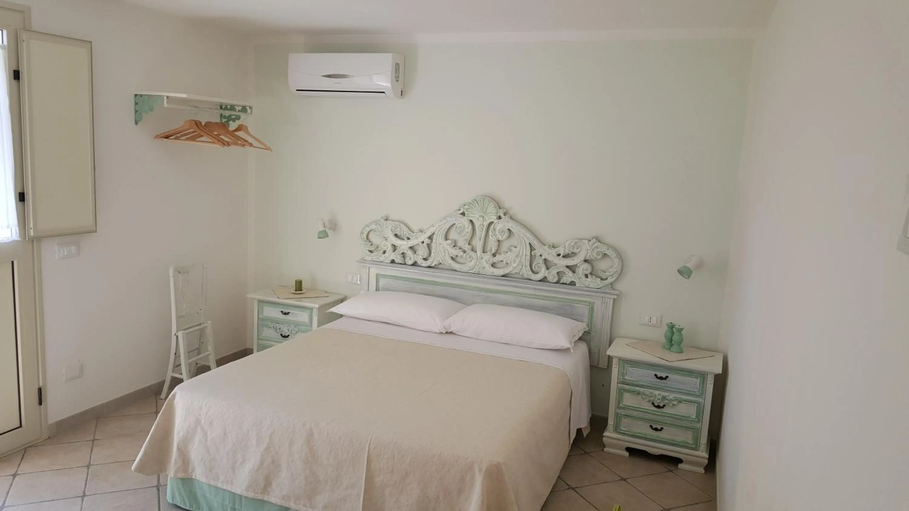 Photo of the whole room, Bed in Teodora House