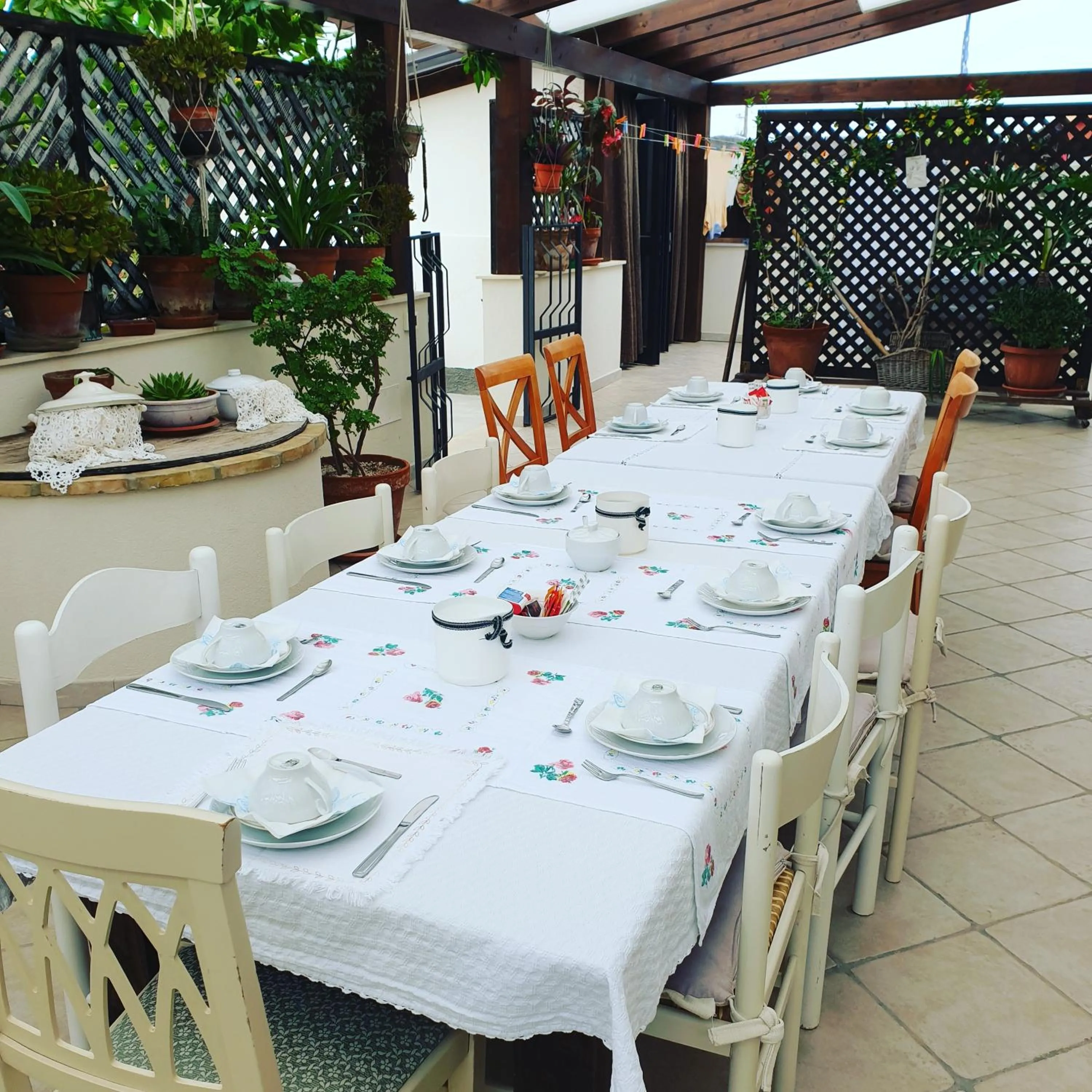 Restaurant/places to eat in Teodora House