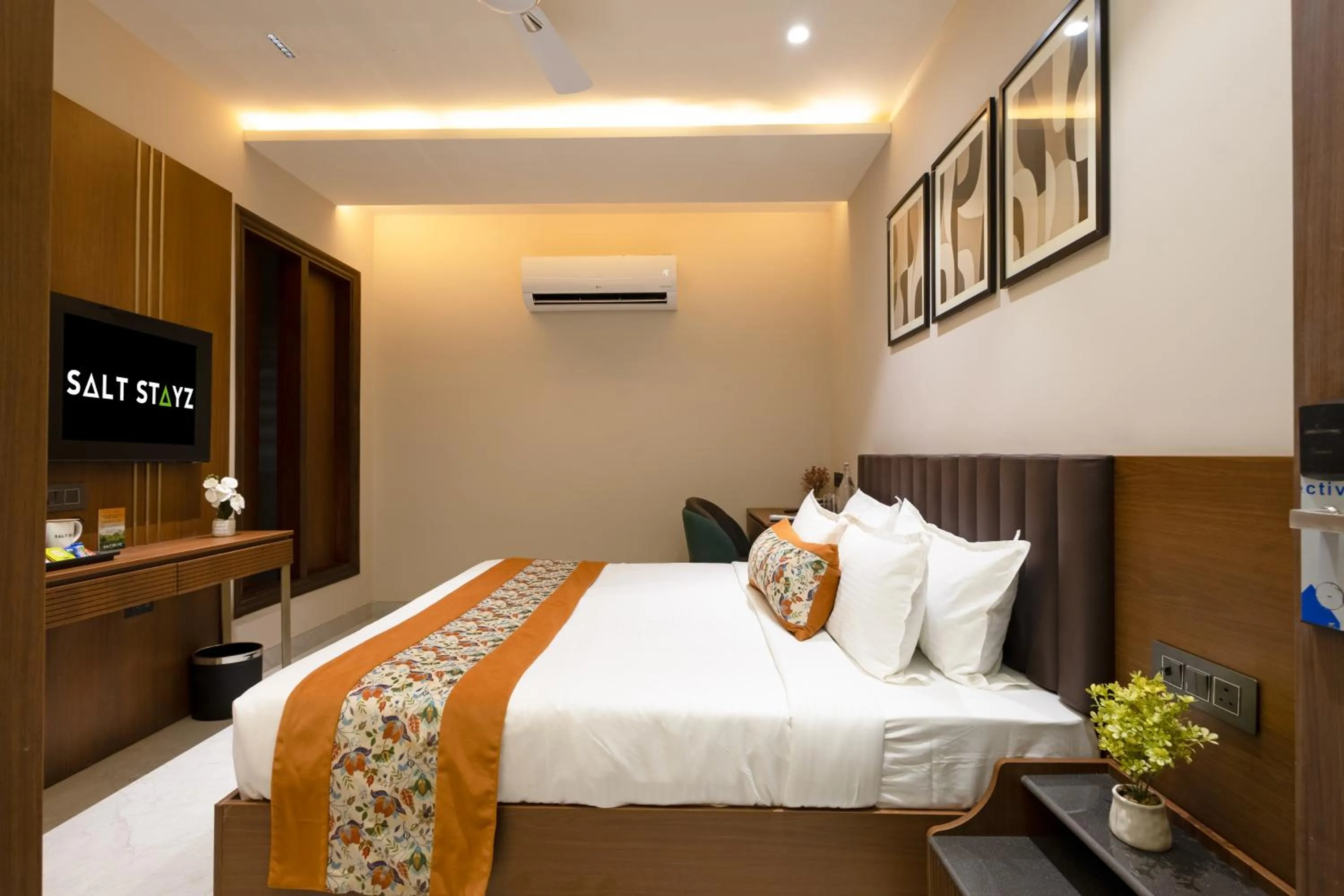 Bed in Saltstayz Premier - Naraina, Central Delhi