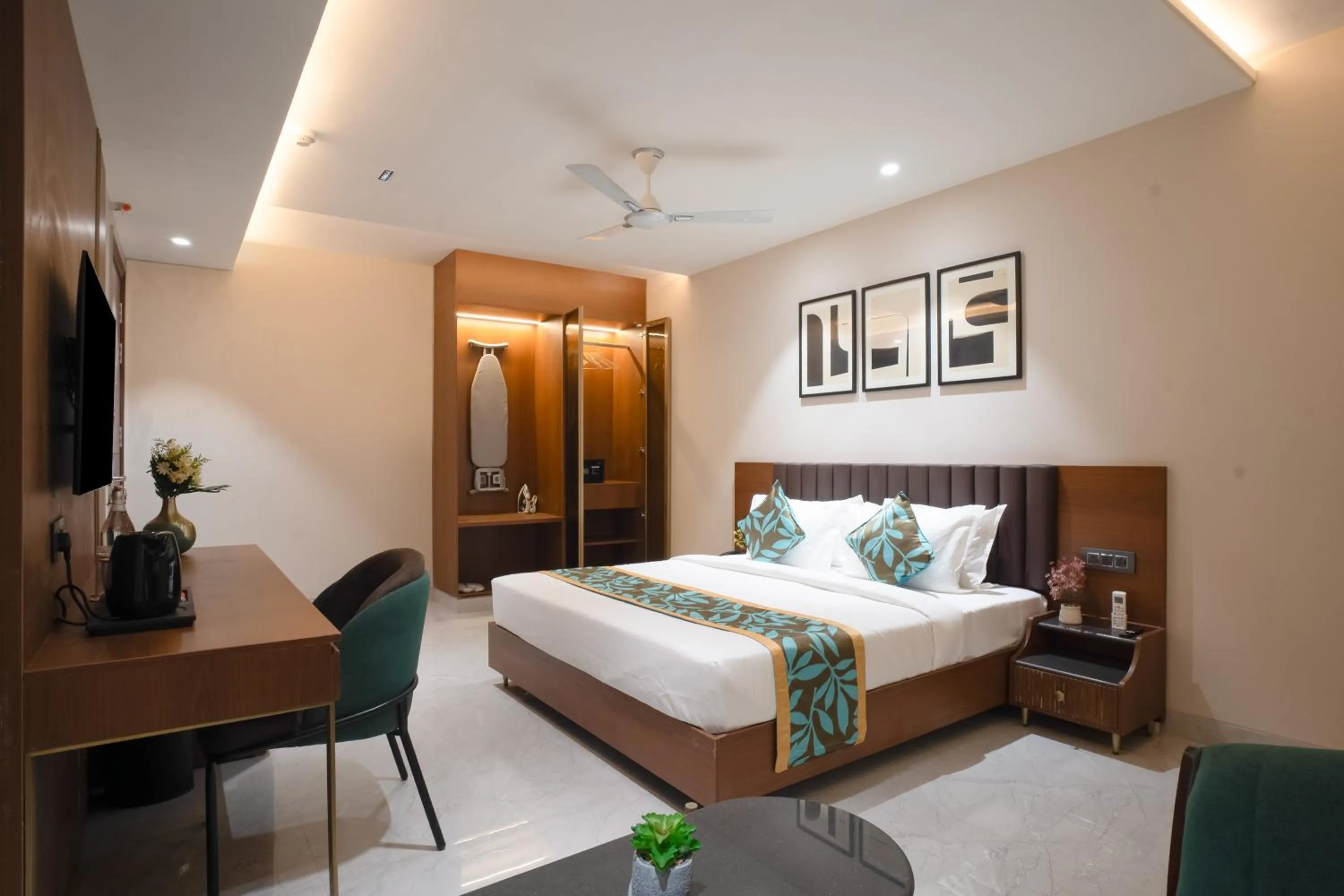 Bed in Saltstayz Premier - Naraina, Central Delhi