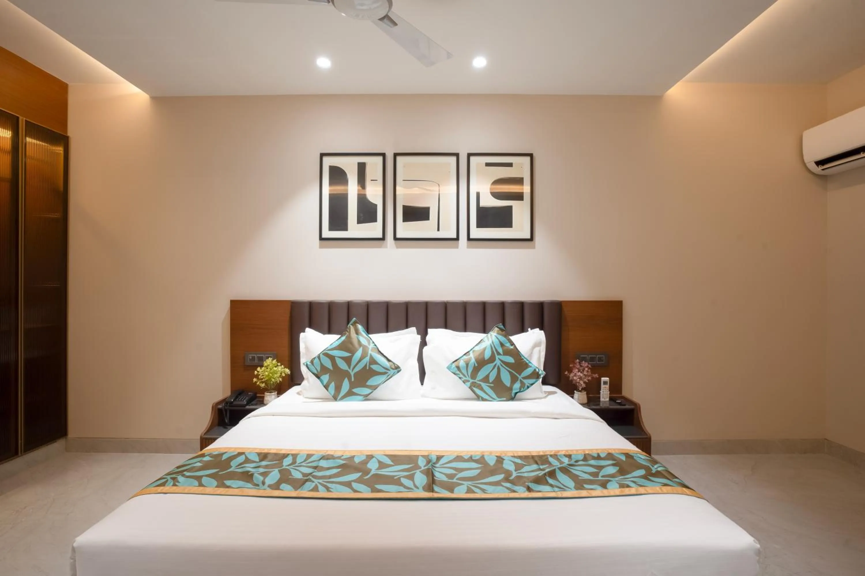 Bed in Saltstayz Premier - Naraina, Central Delhi