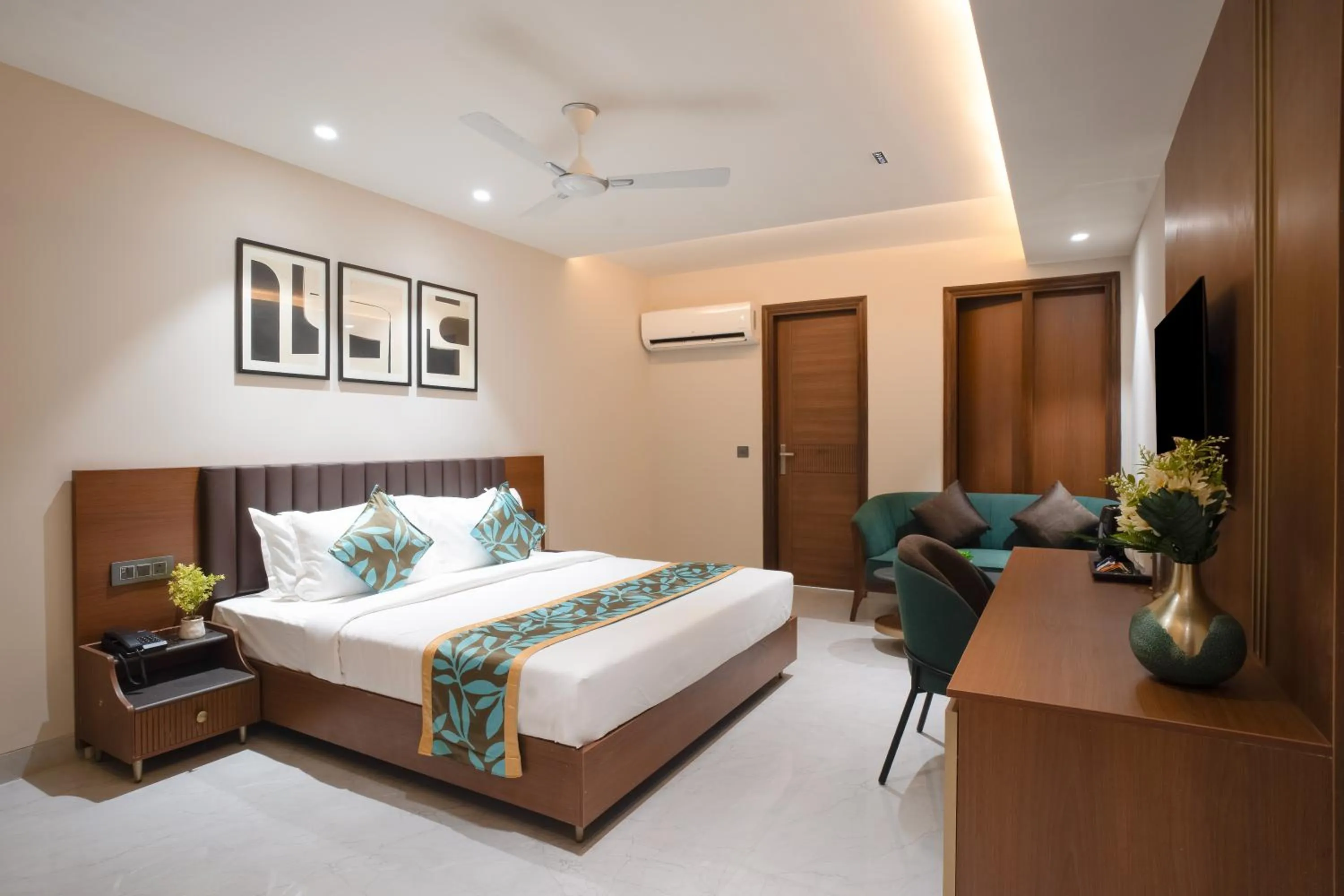 Bed in Saltstayz Premier - Naraina, Central Delhi