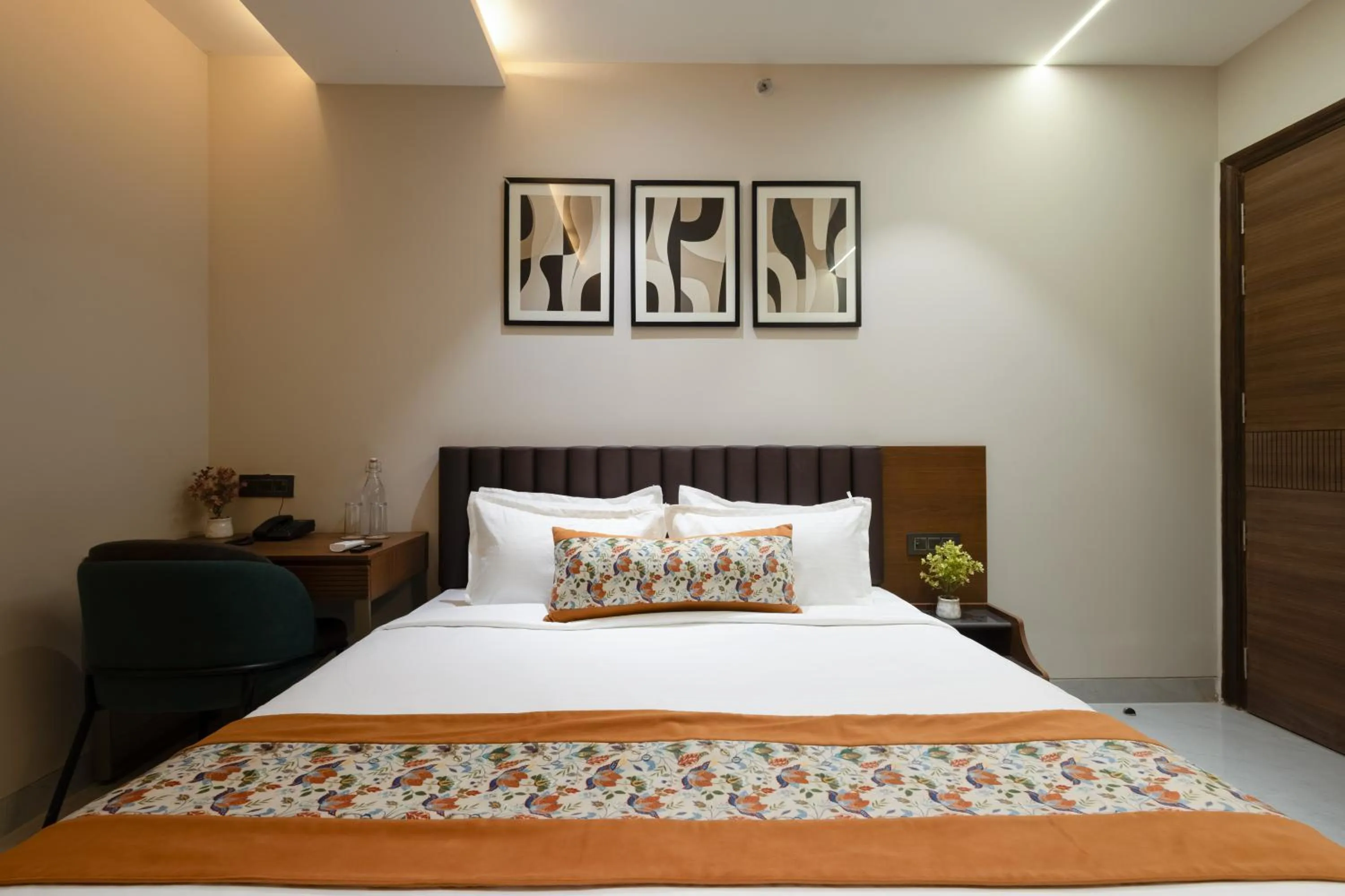 Bed in Saltstayz Premier - Naraina, Central Delhi