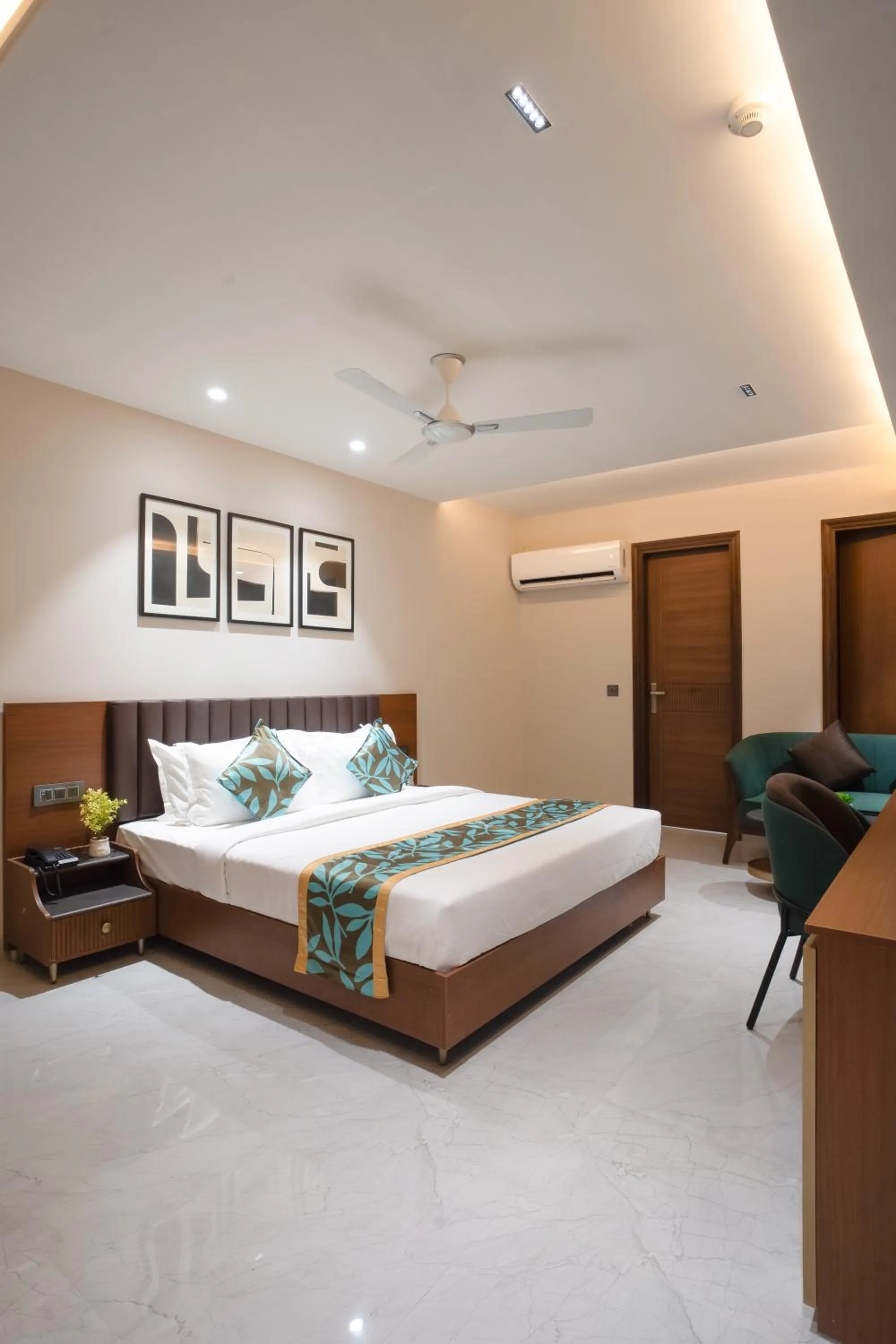 Bed in Saltstayz Premier - Naraina, Central Delhi