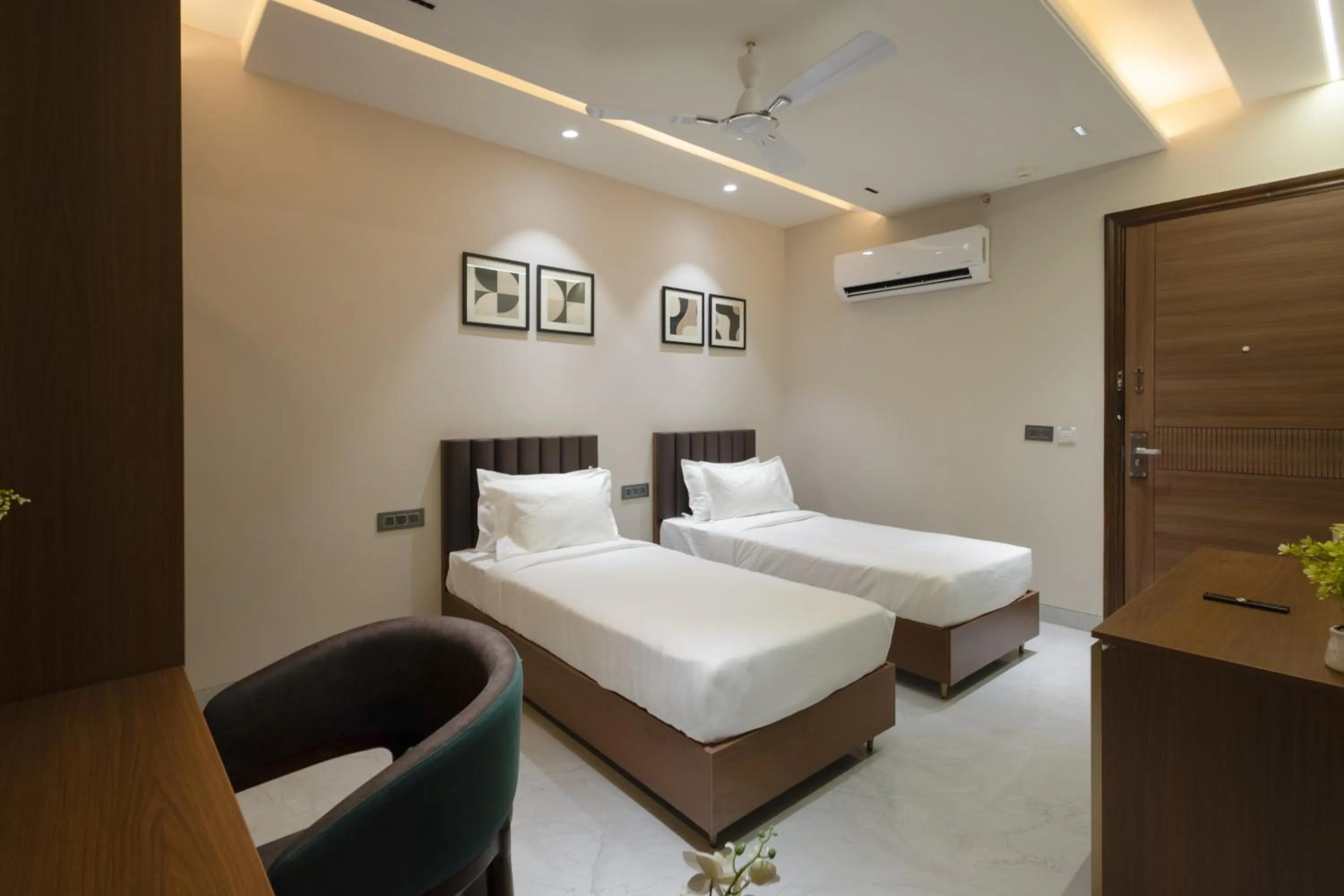 Bed in Saltstayz Premier - Naraina, Central Delhi