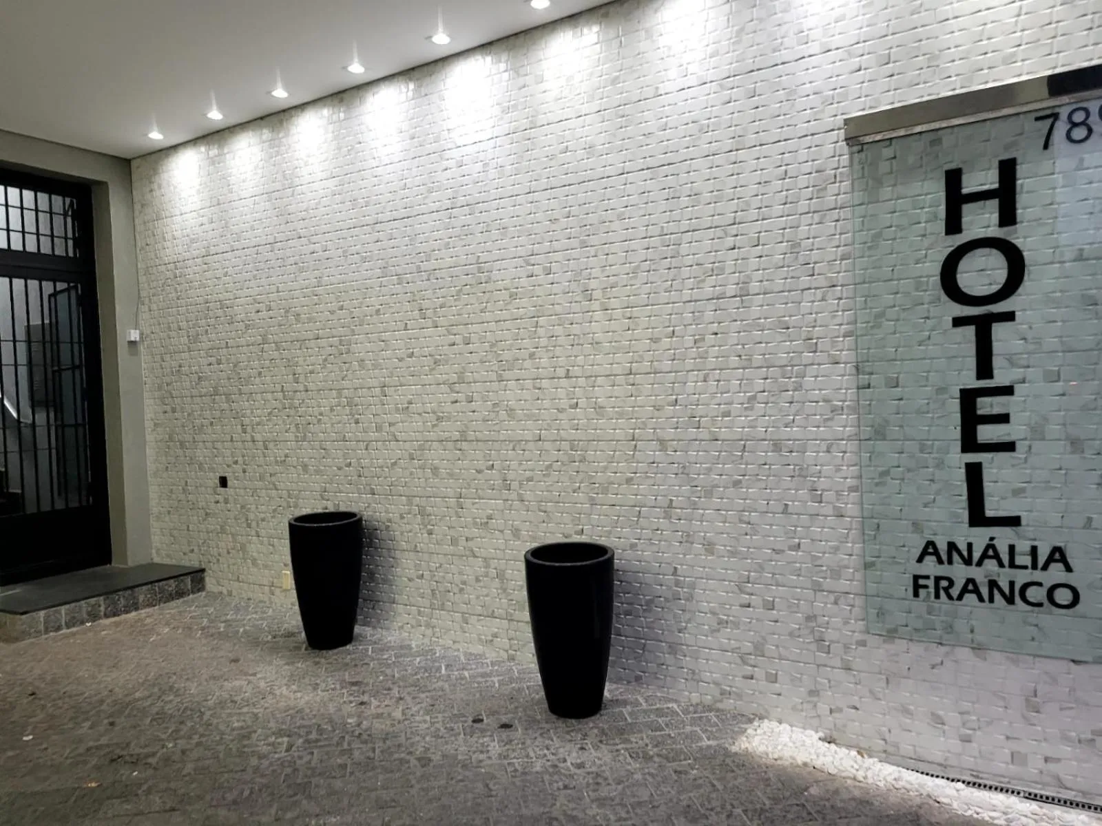 Street view in Hotel Anália Franco