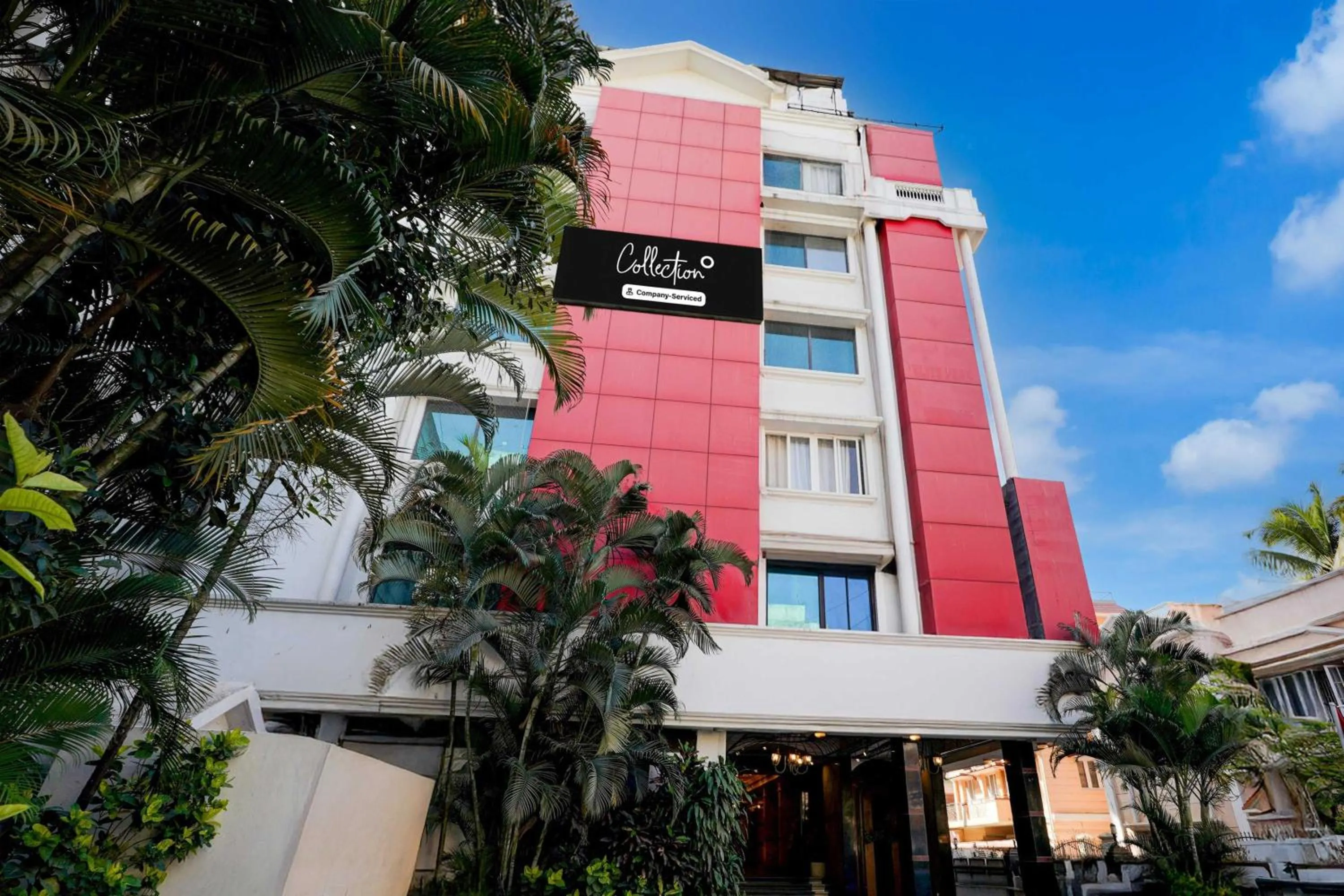 Facade/entrance in Collection O Hal Airport Road