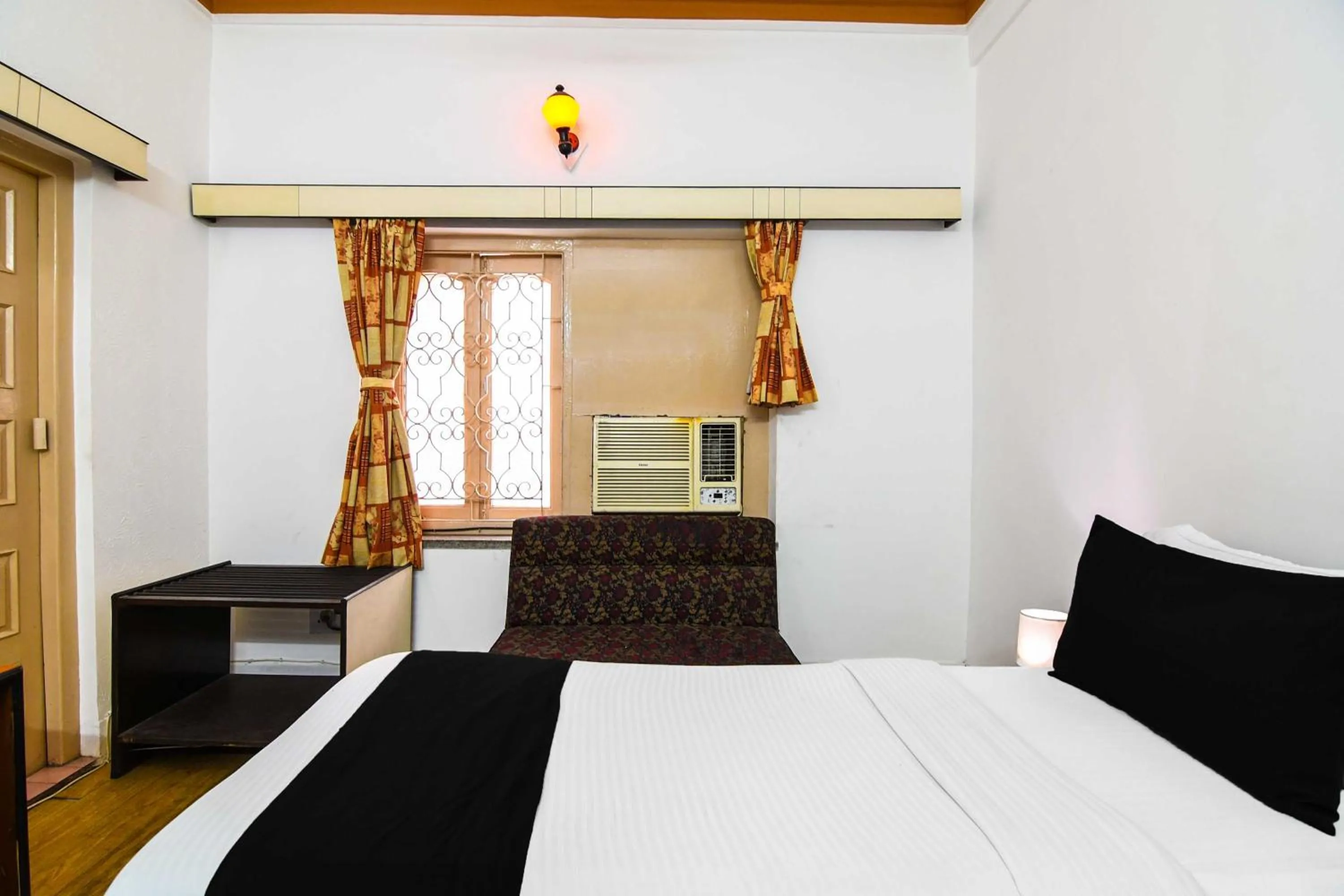 Bedroom, Bed in Hotel O Salt Lake Company Serviced