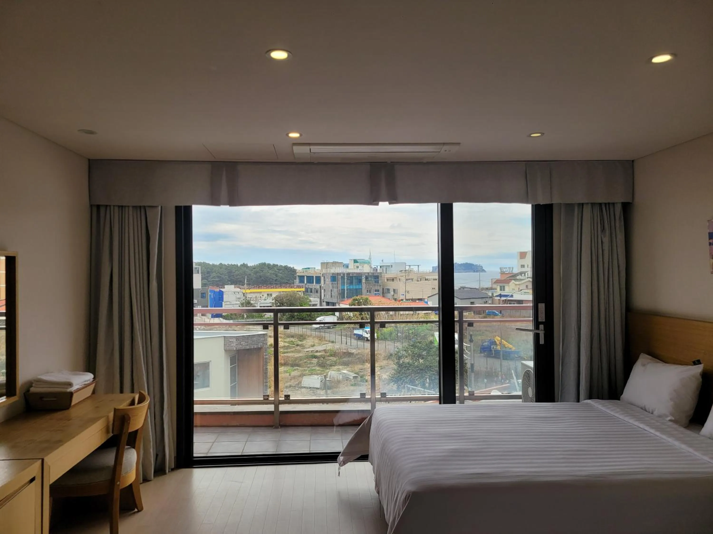 Sea view, Bed in BK Hotel Jeju
