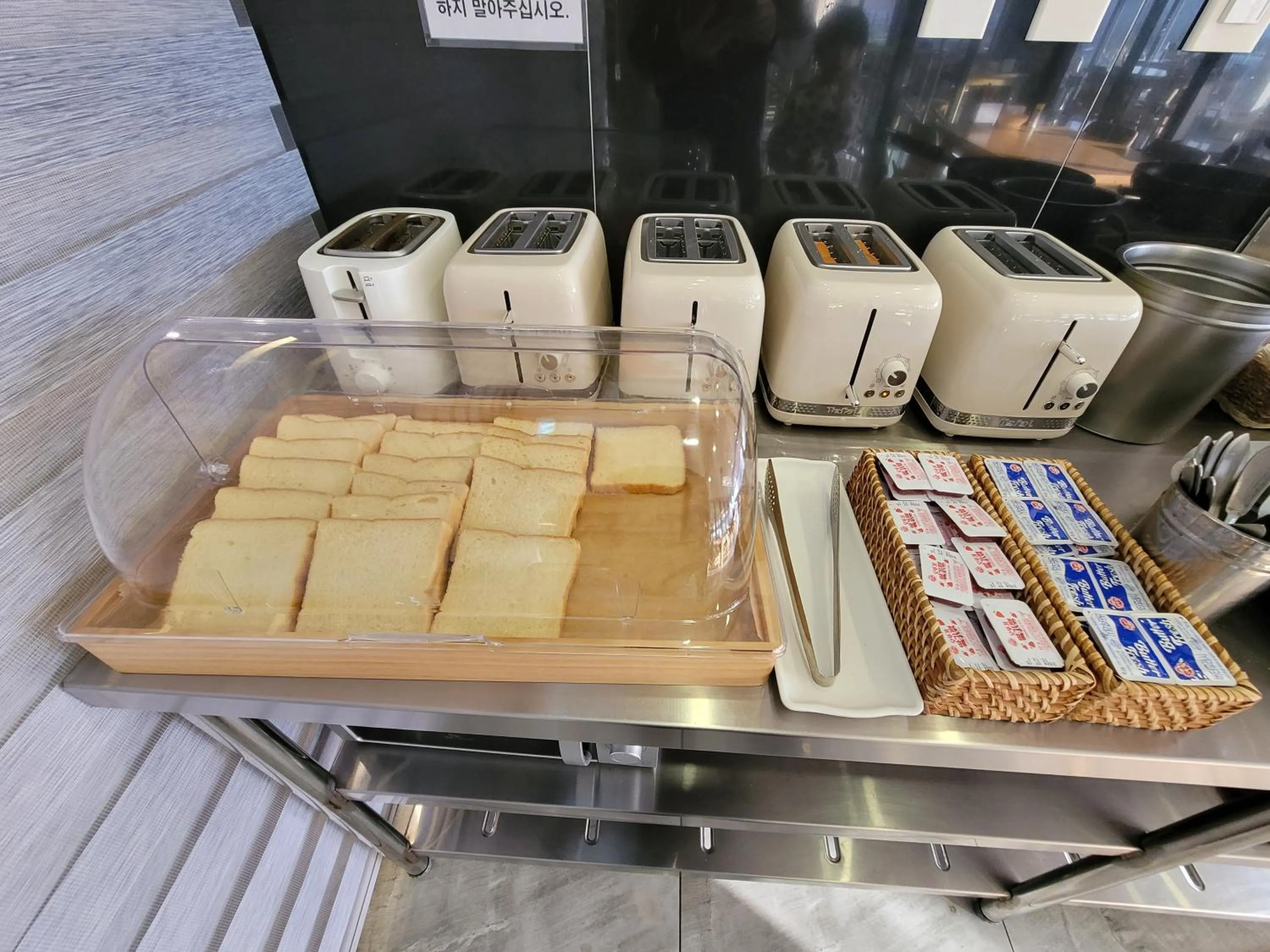 Restaurant/places to eat in BK Hotel Jeju