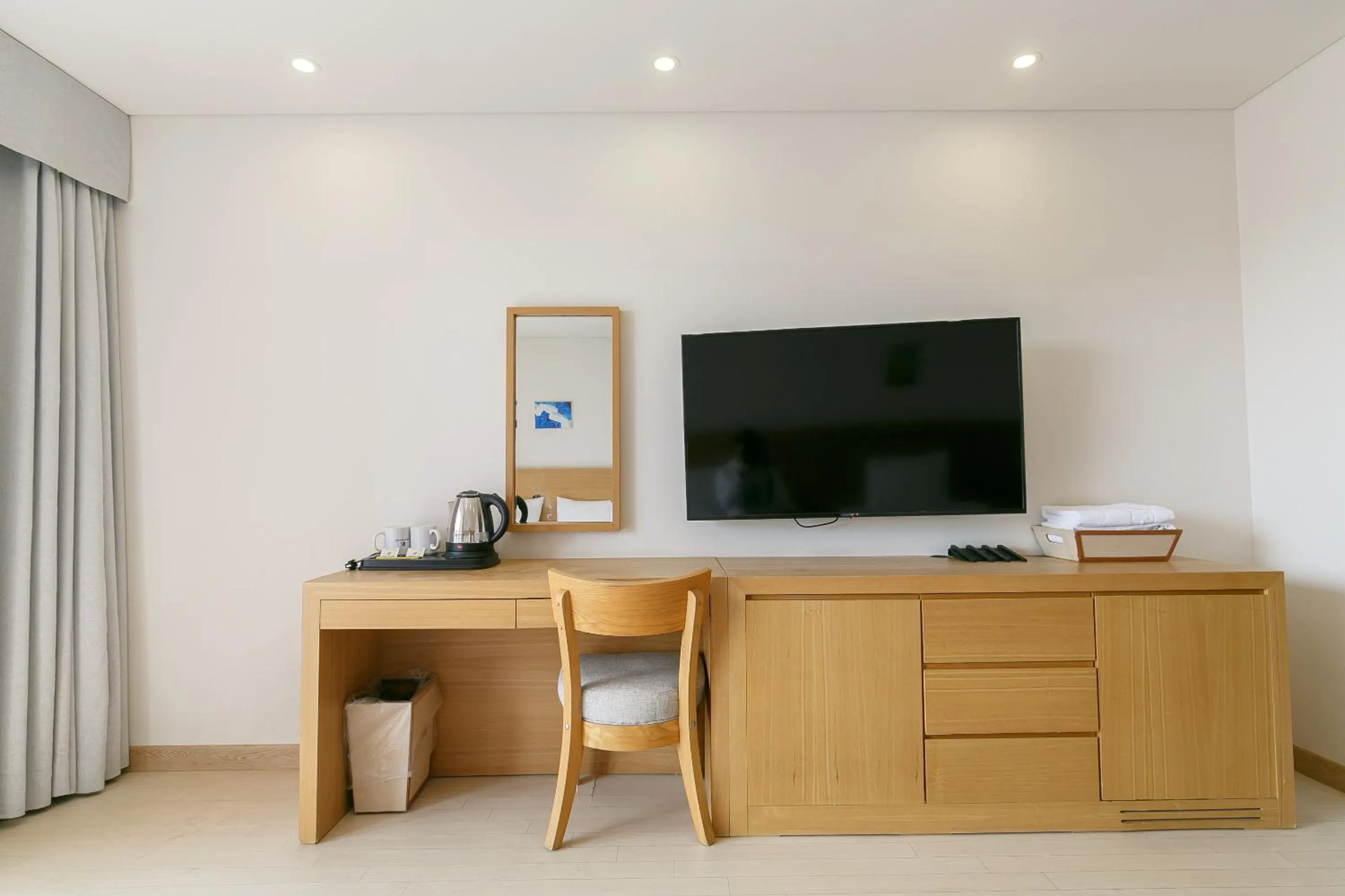 TV and multimedia in BK Hotel Jeju