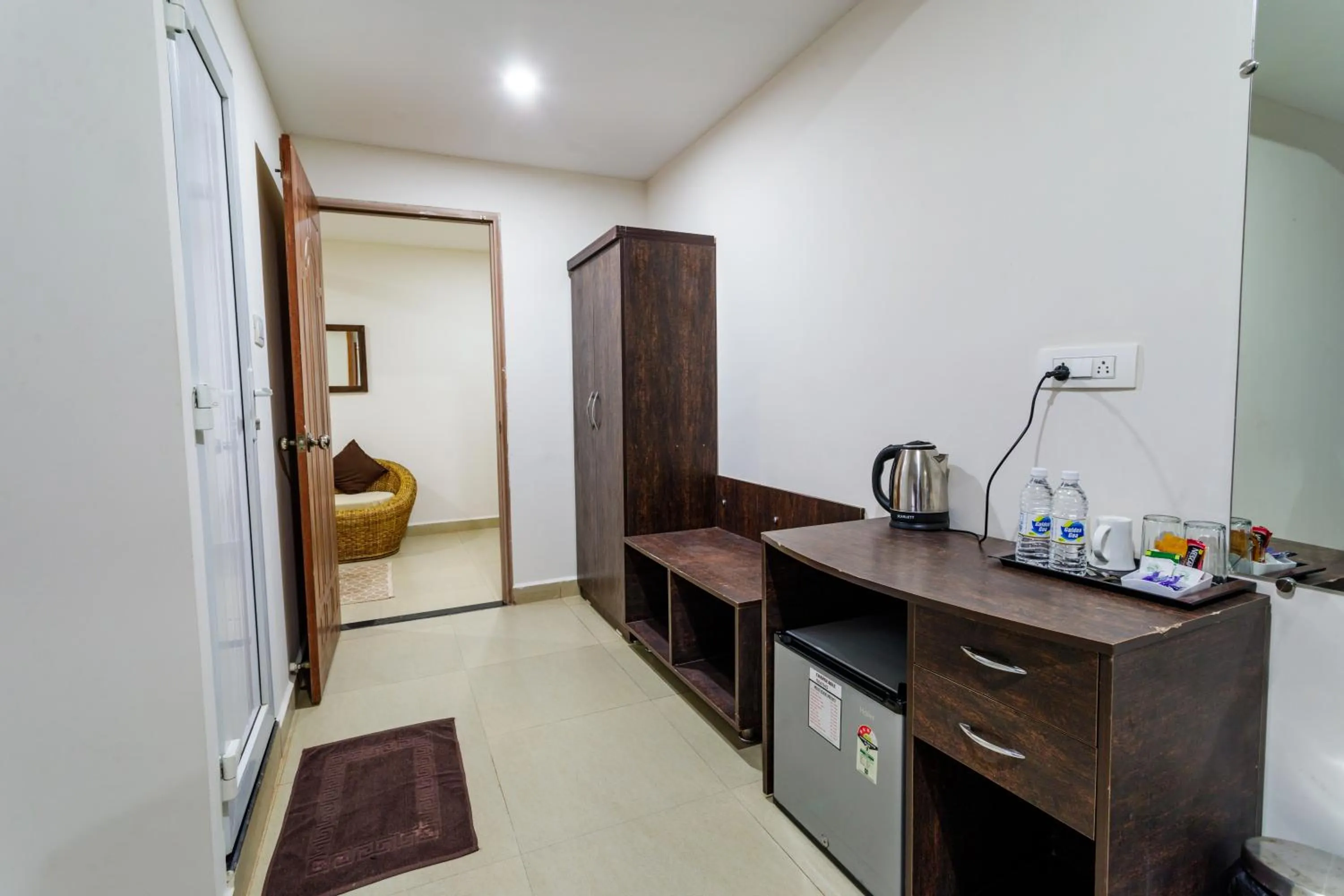 Coffee/tea facilities in La Vaiencia Beach Resort, Morjim