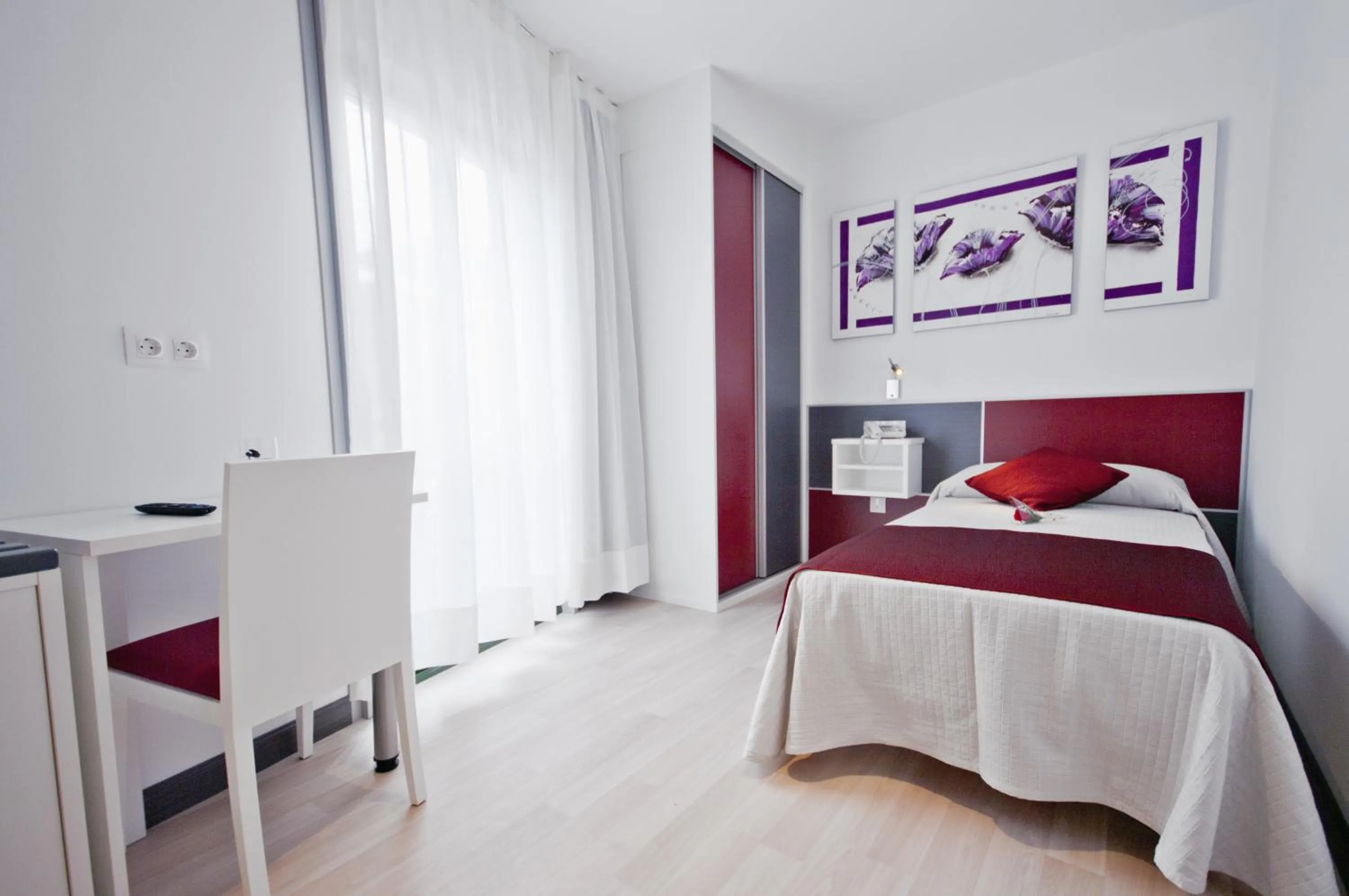 Photo of the whole room, Bed in Hotel Ferramenteiro de Portomarin