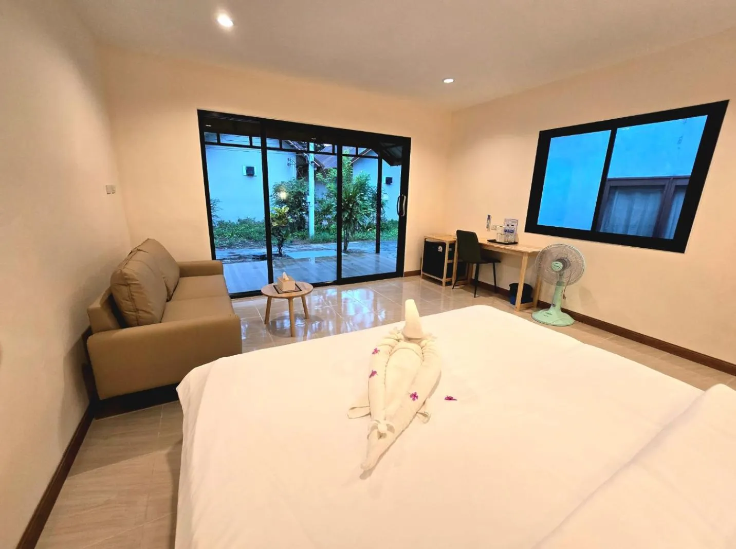 Bed in Kradan Beach Resort