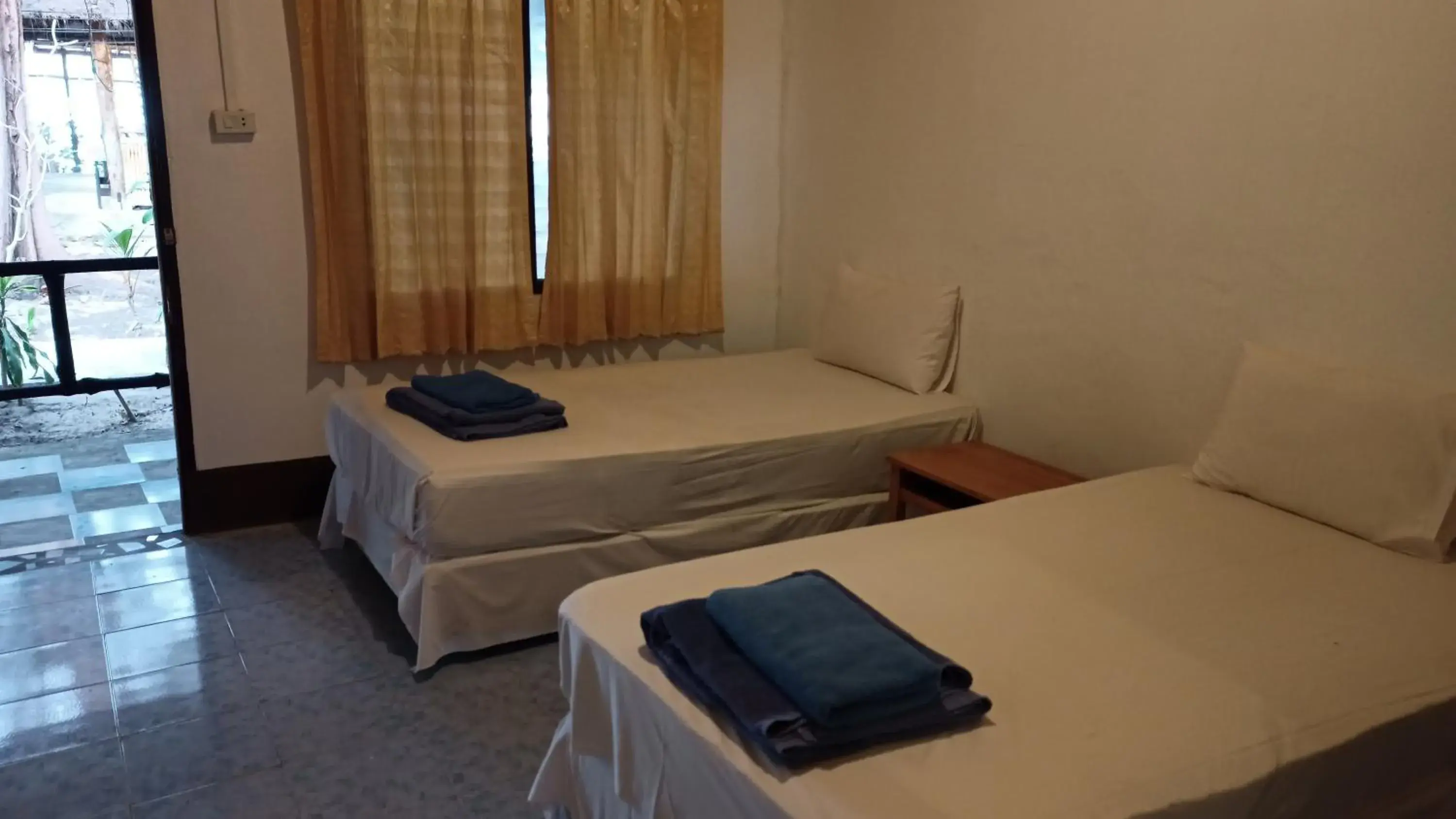 Budget Twin - Fan Room in Kradan Beach Resort Budget Twin - Fan Room in Kradan Beach Resort