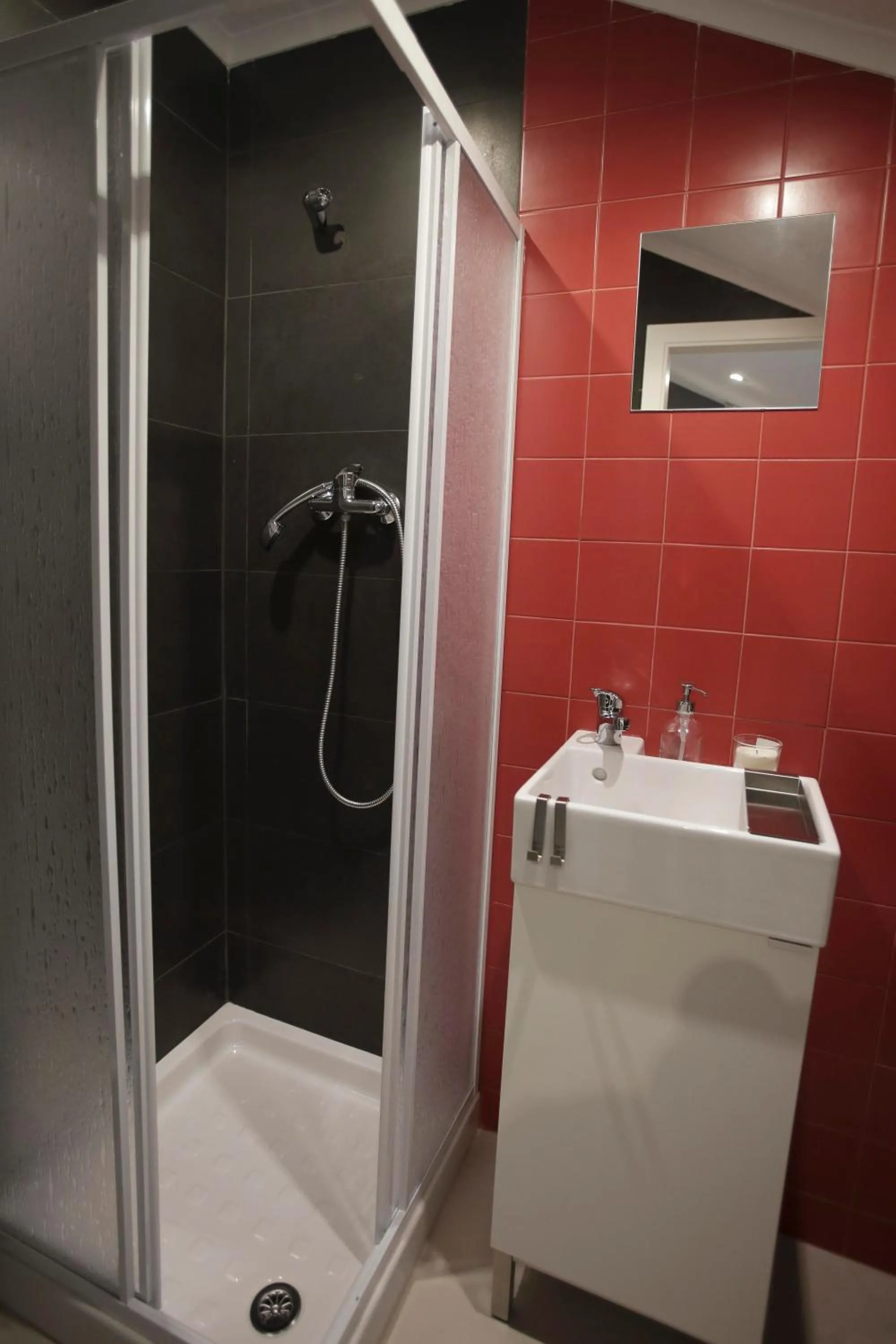 Shower in Water and Sun Studio