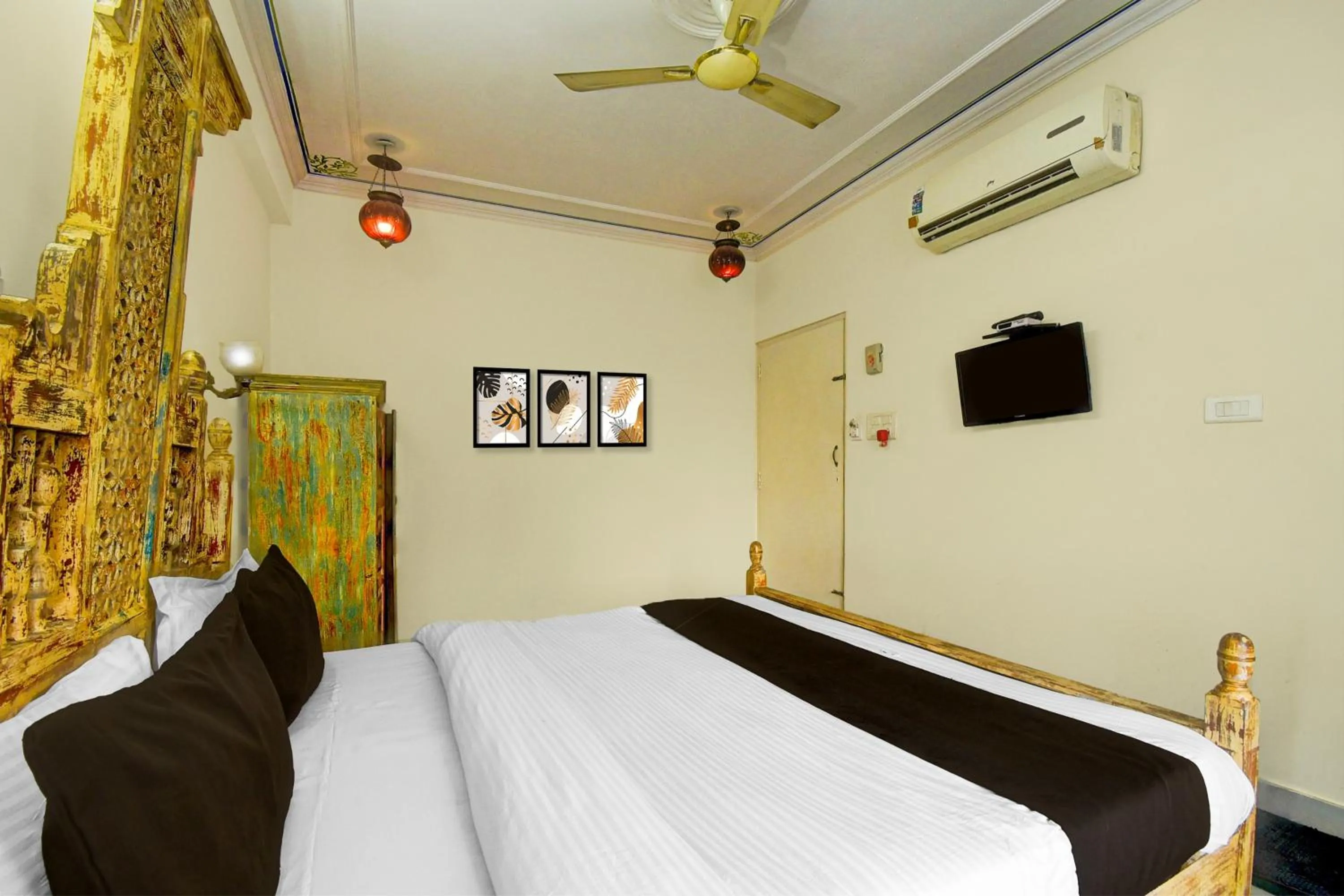 Bedroom, Bed in Super Collection O Jal Mahal Jaipur Formerly Little Ganesha Inn