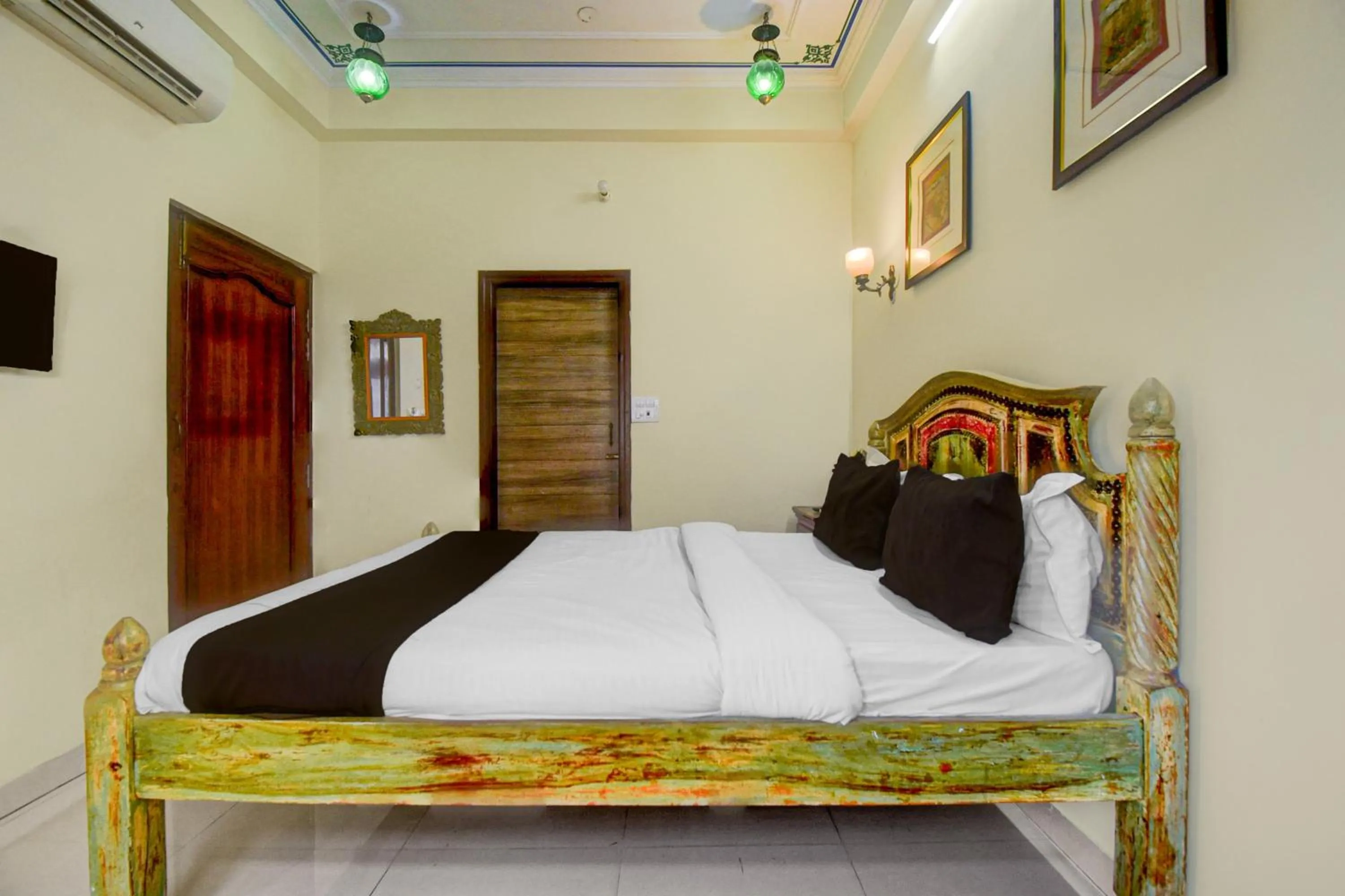 Bedroom, Bed in Super Collection O Jal Mahal Jaipur Formerly Little Ganesha Inn