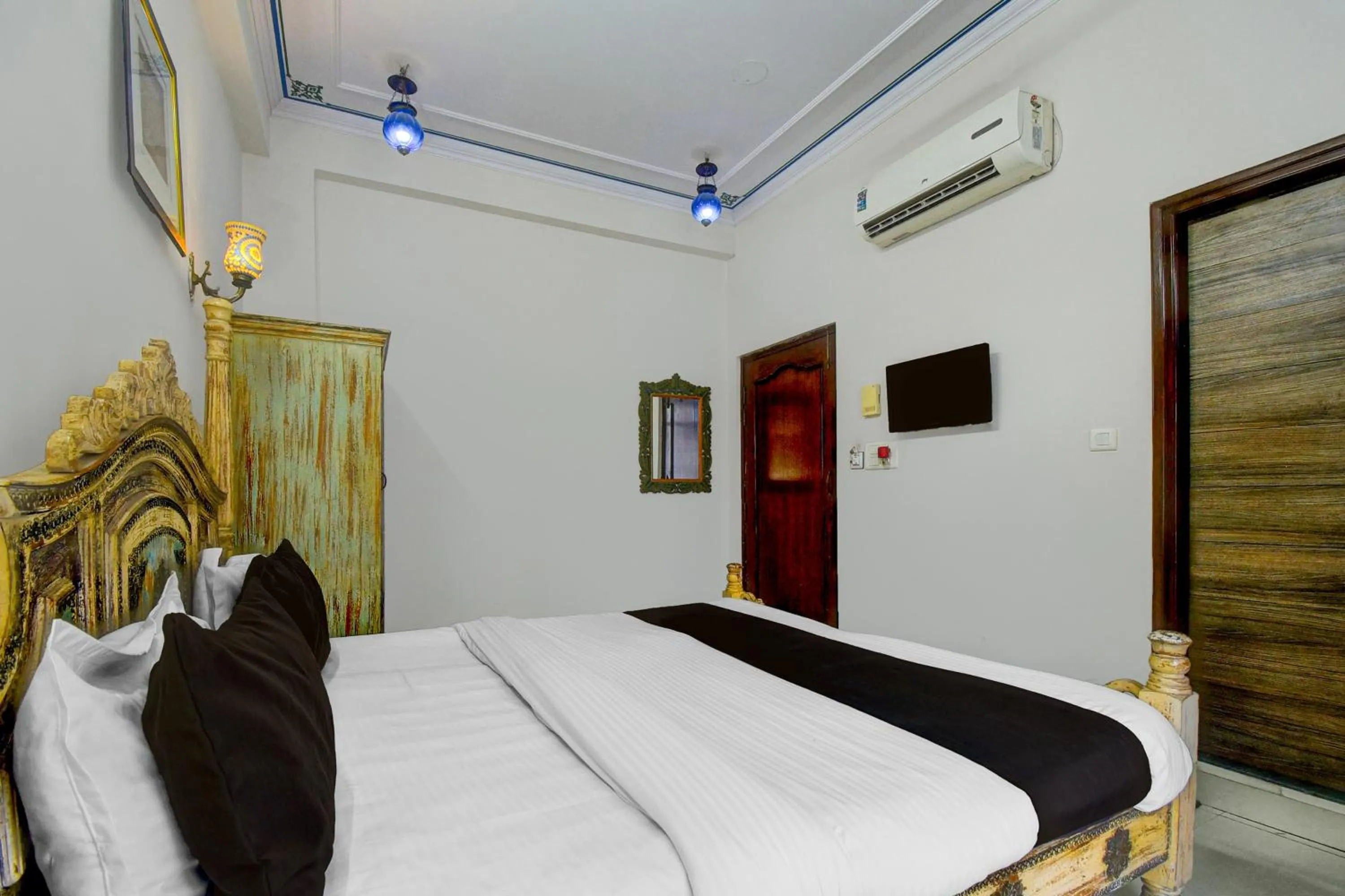 Bedroom, Bed in Super Collection O Jal Mahal Jaipur Formerly Little Ganesha Inn