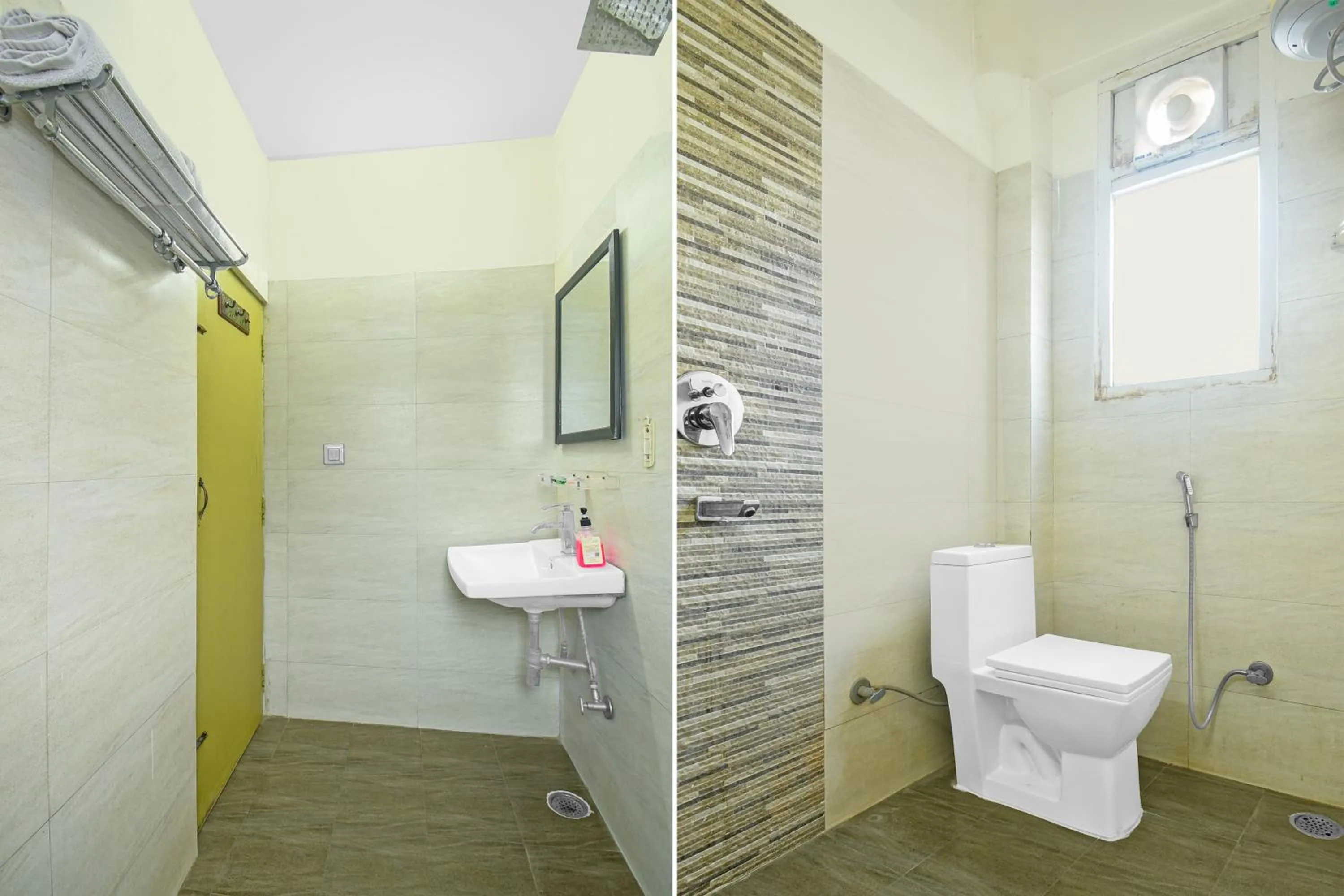 Bathroom in Super Collection O Jal Mahal Jaipur Formerly Little Ganesha Inn