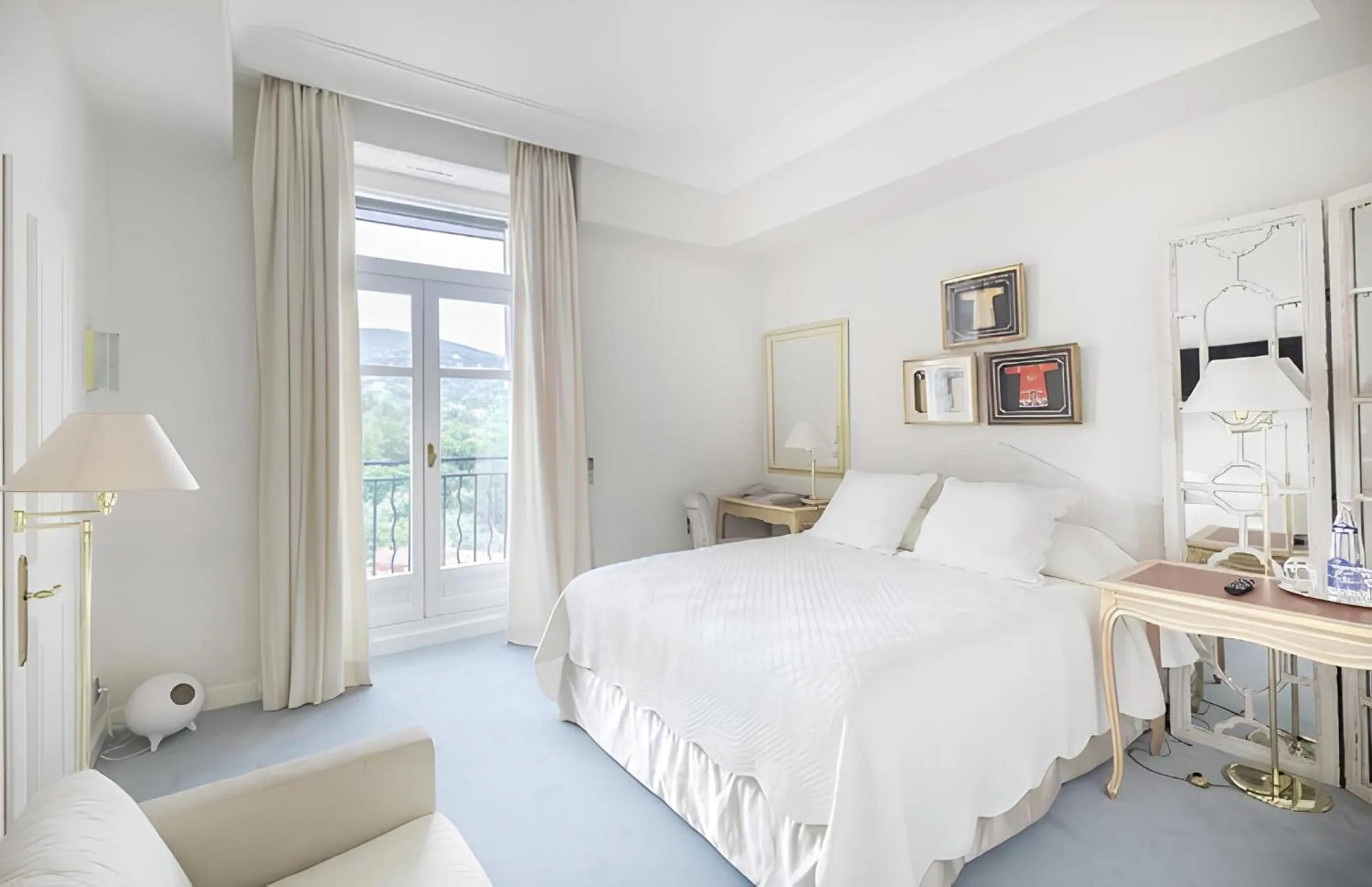 Photo of the whole room, Bed in COMO Le Beauvallon - Golfe de Saint-Tropez