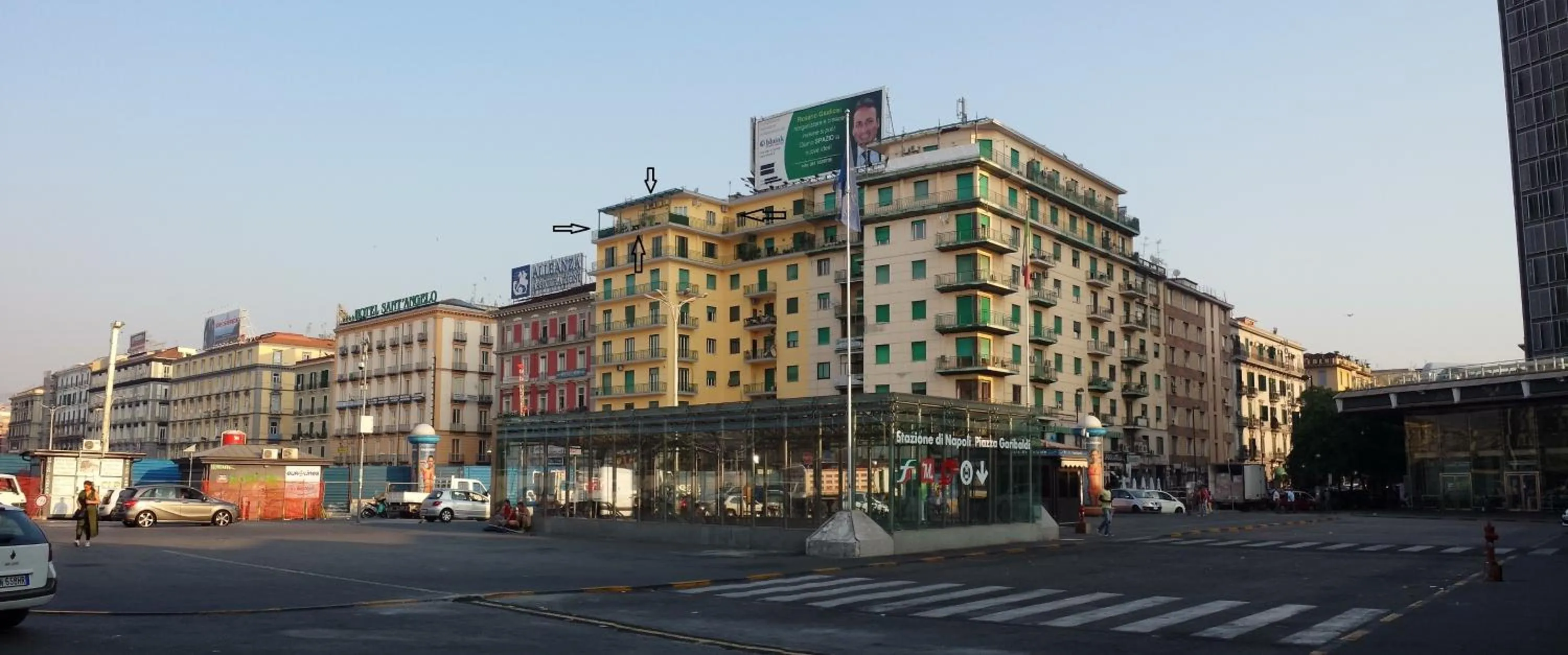 Property building in Top Floor Rentrooms Napoli