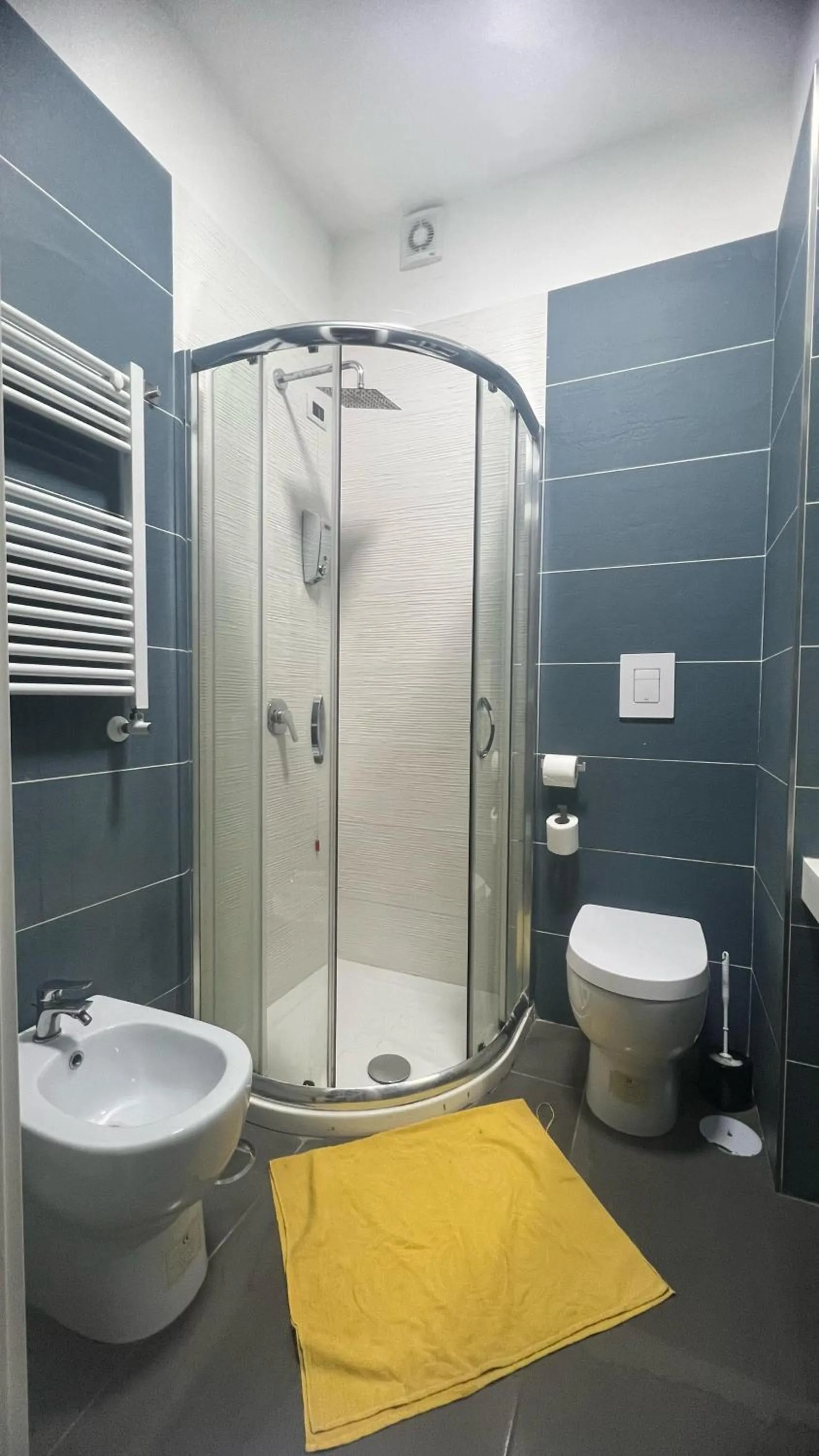 Bathroom in Top Floor Rentrooms Napoli