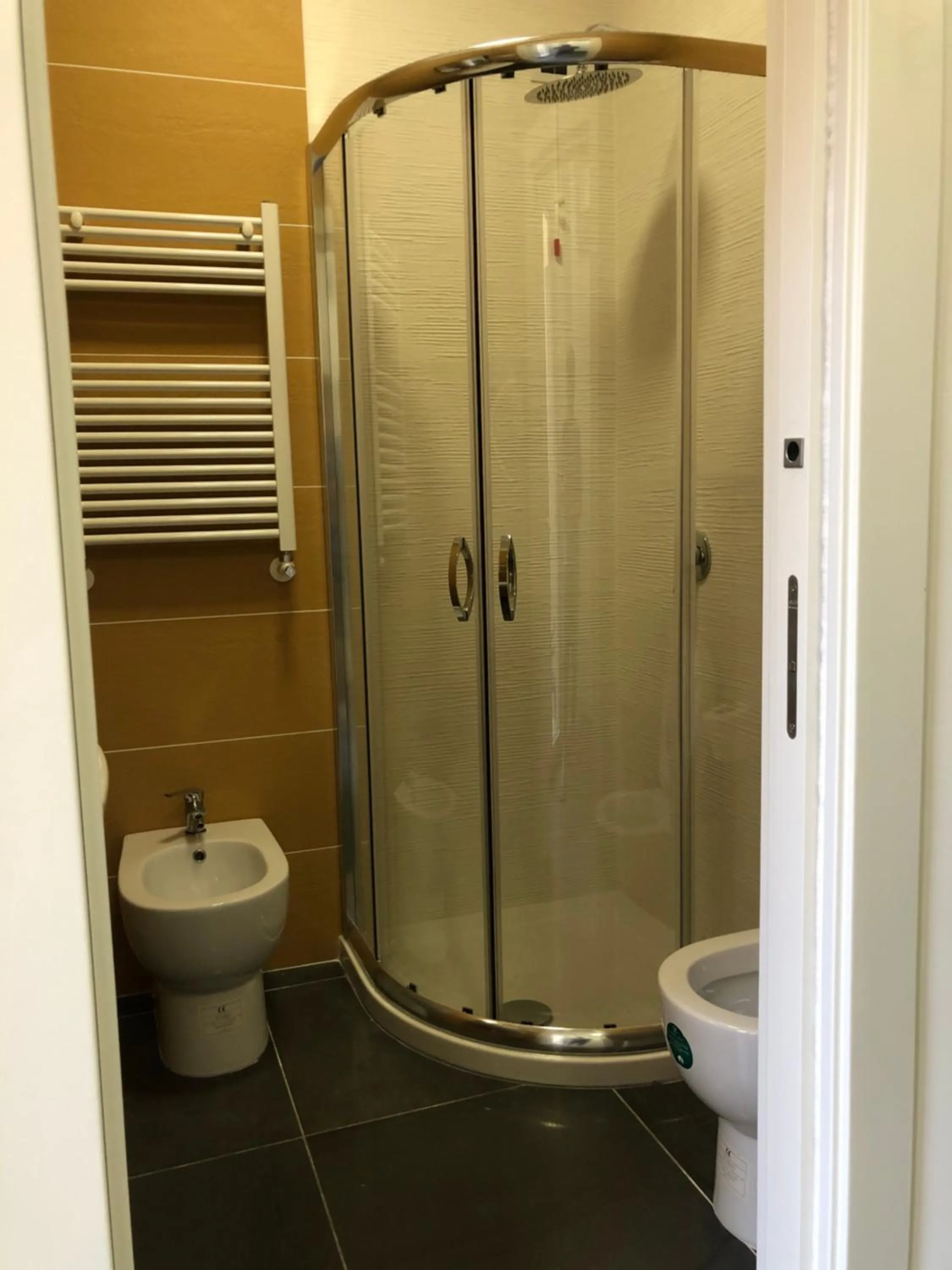 Bathroom in Top Floor Rentrooms Napoli