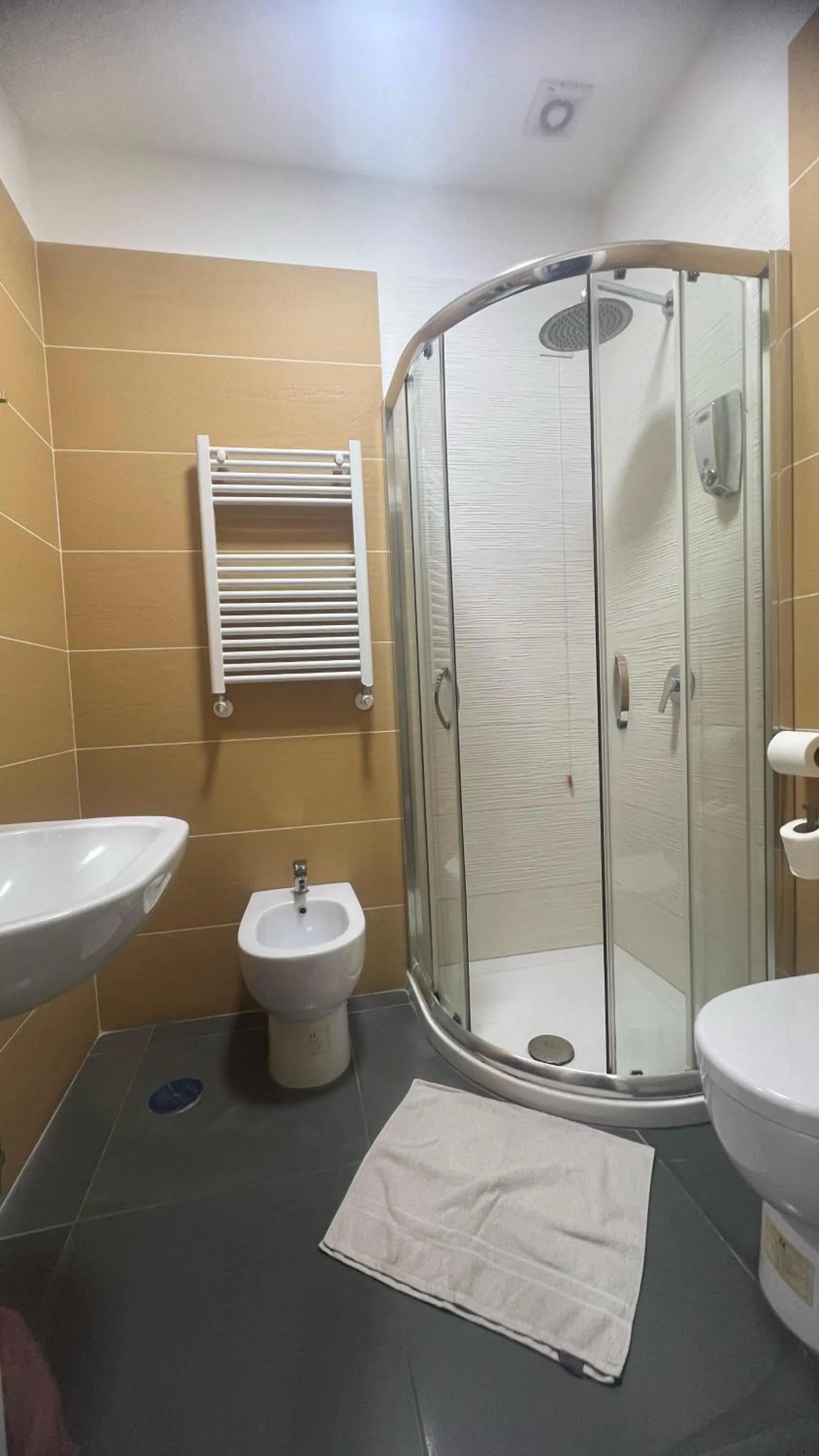 Toilet in Top Floor Rentrooms Napoli