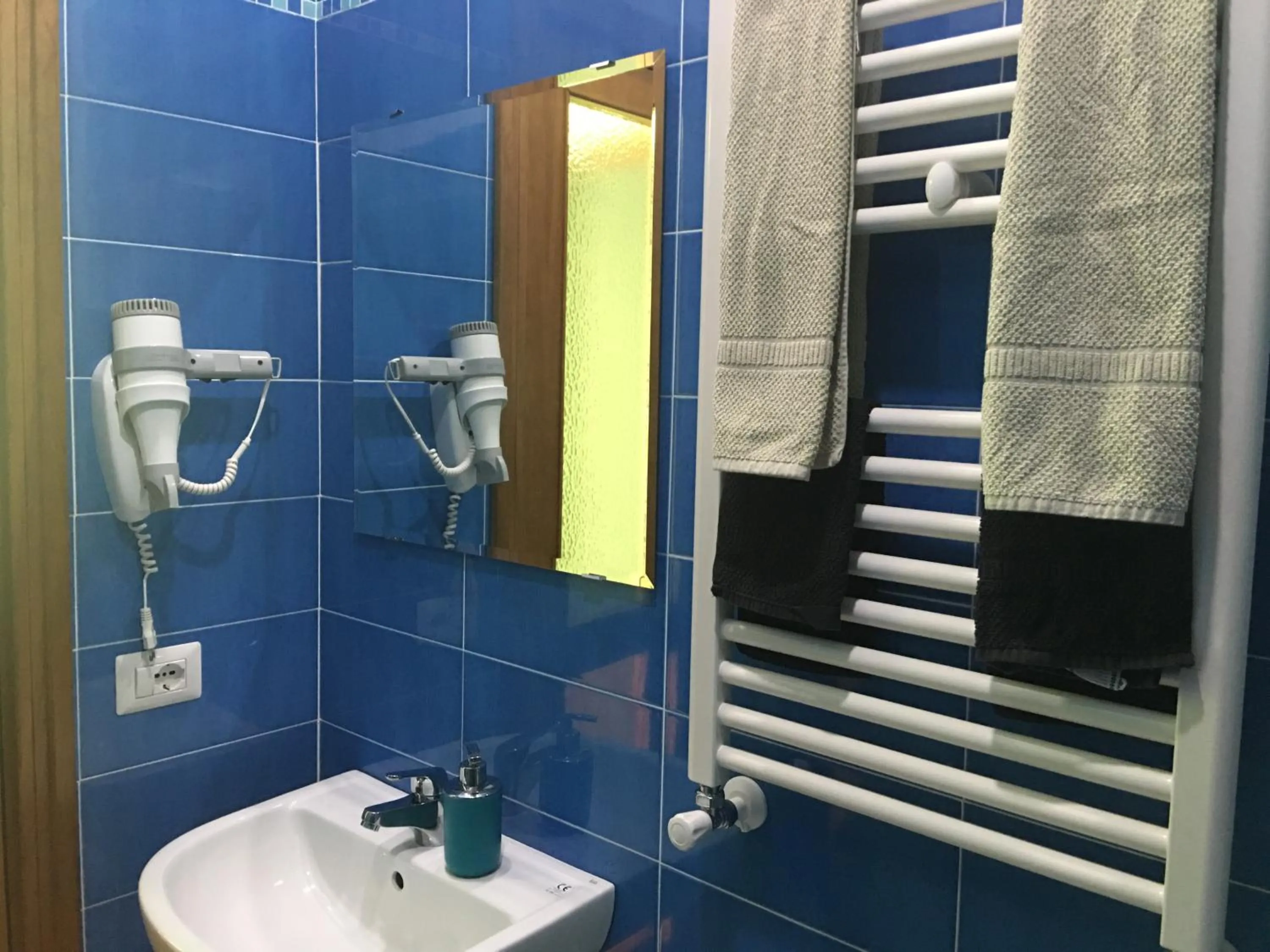 Bathroom in Top Floor Rentrooms Napoli