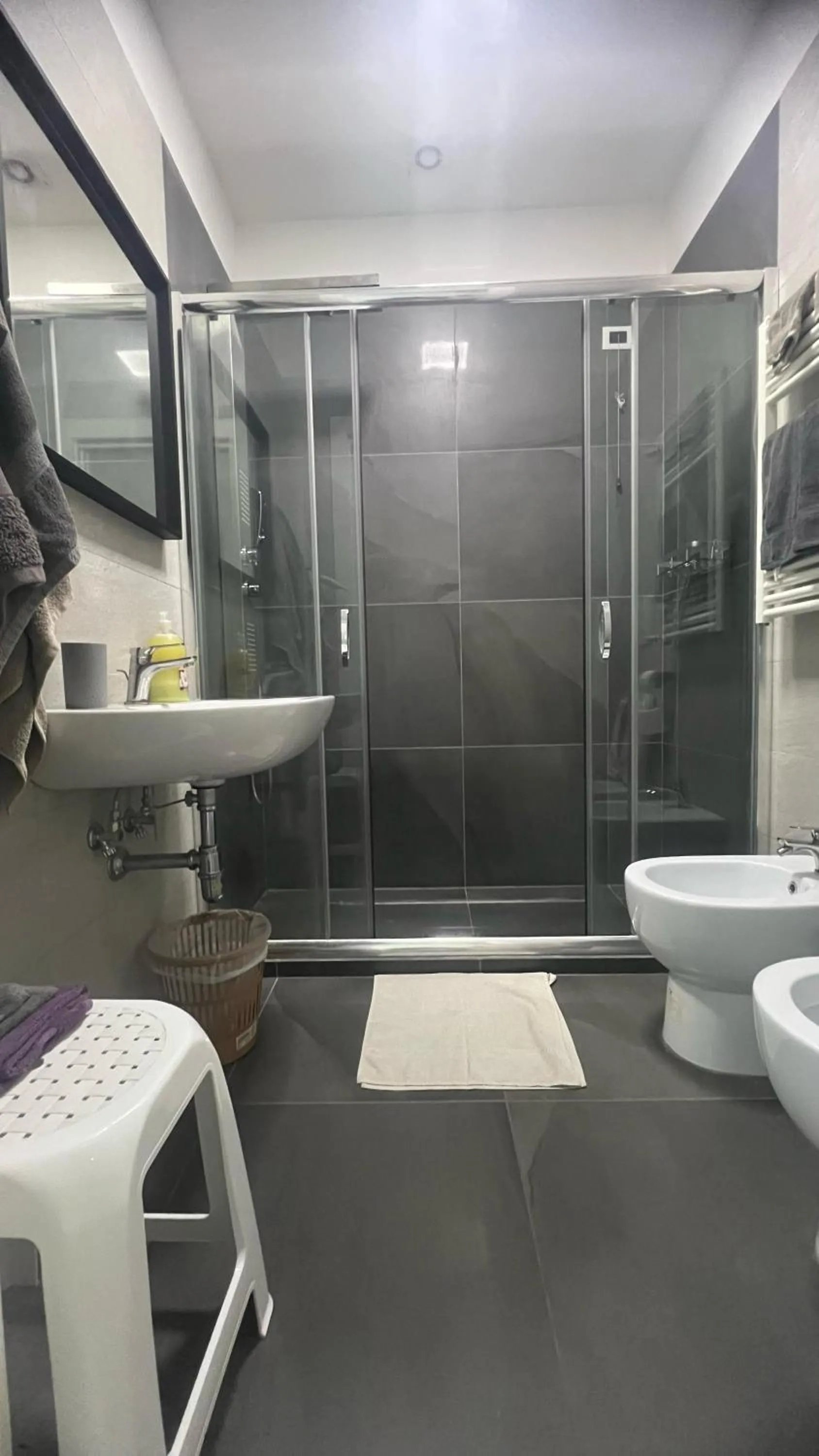 Toilet in Top Floor Rentrooms Napoli