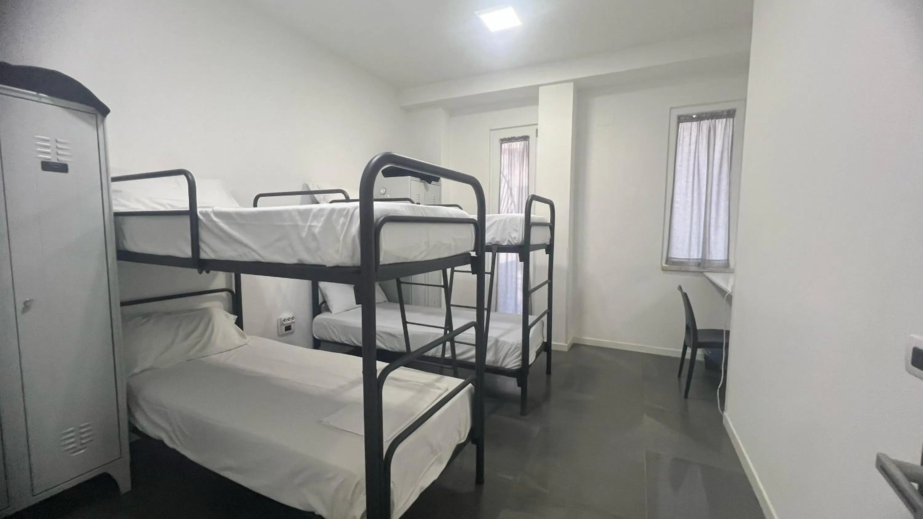 Bedroom, Bed in Top Floor Rentrooms Napoli