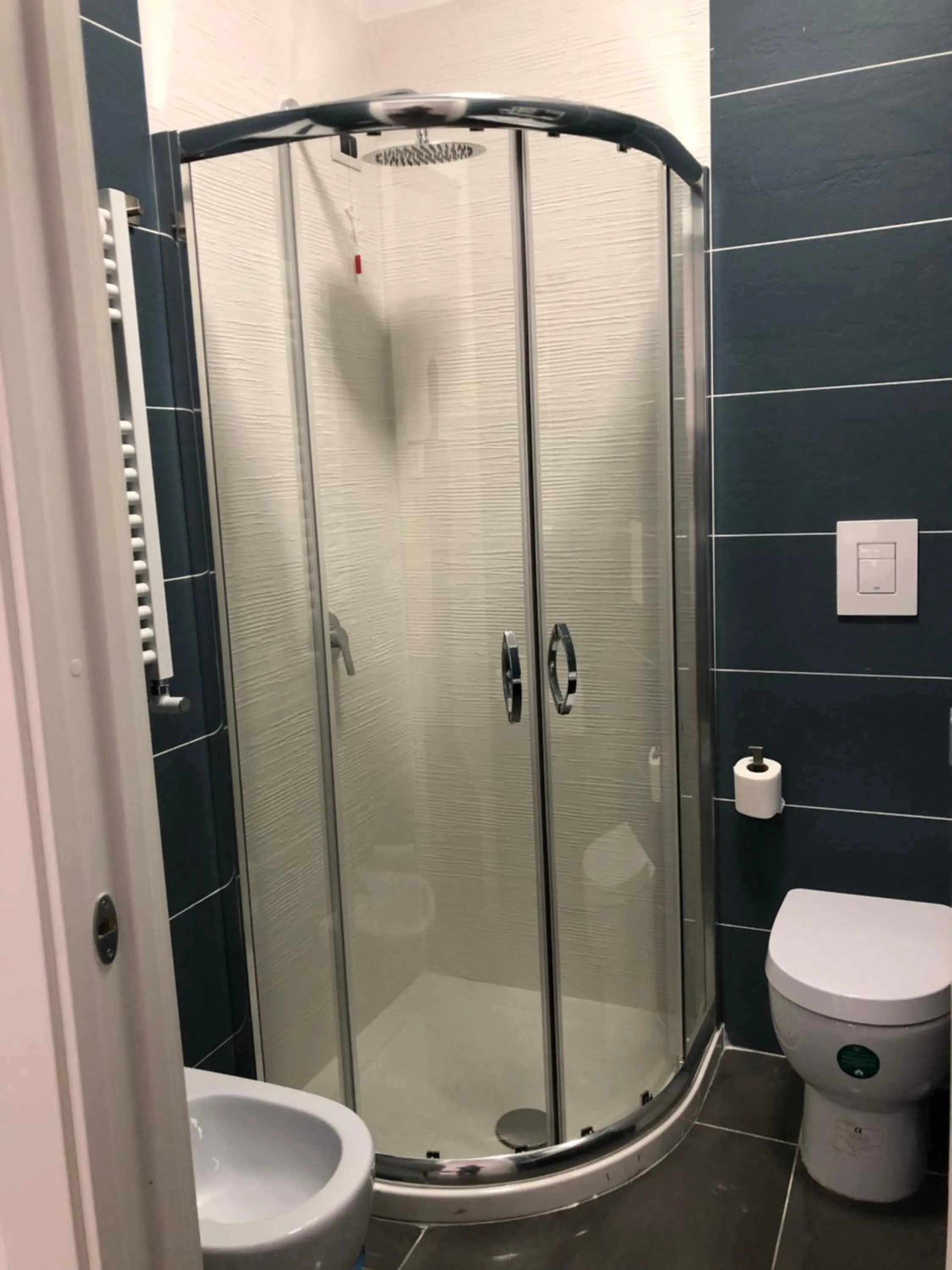 Bathroom in Top Floor Rentrooms Napoli