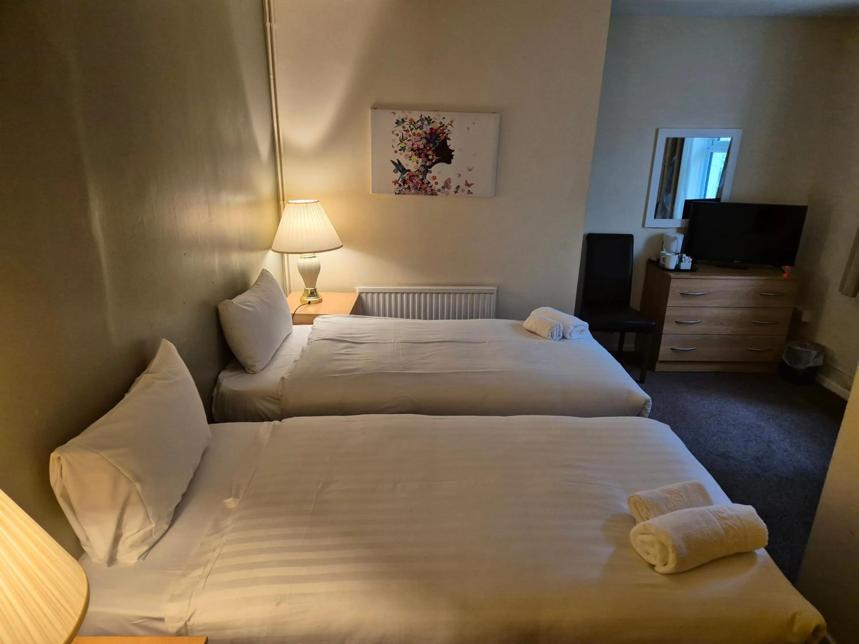 Bedroom, Bed in Trecarn Hotel