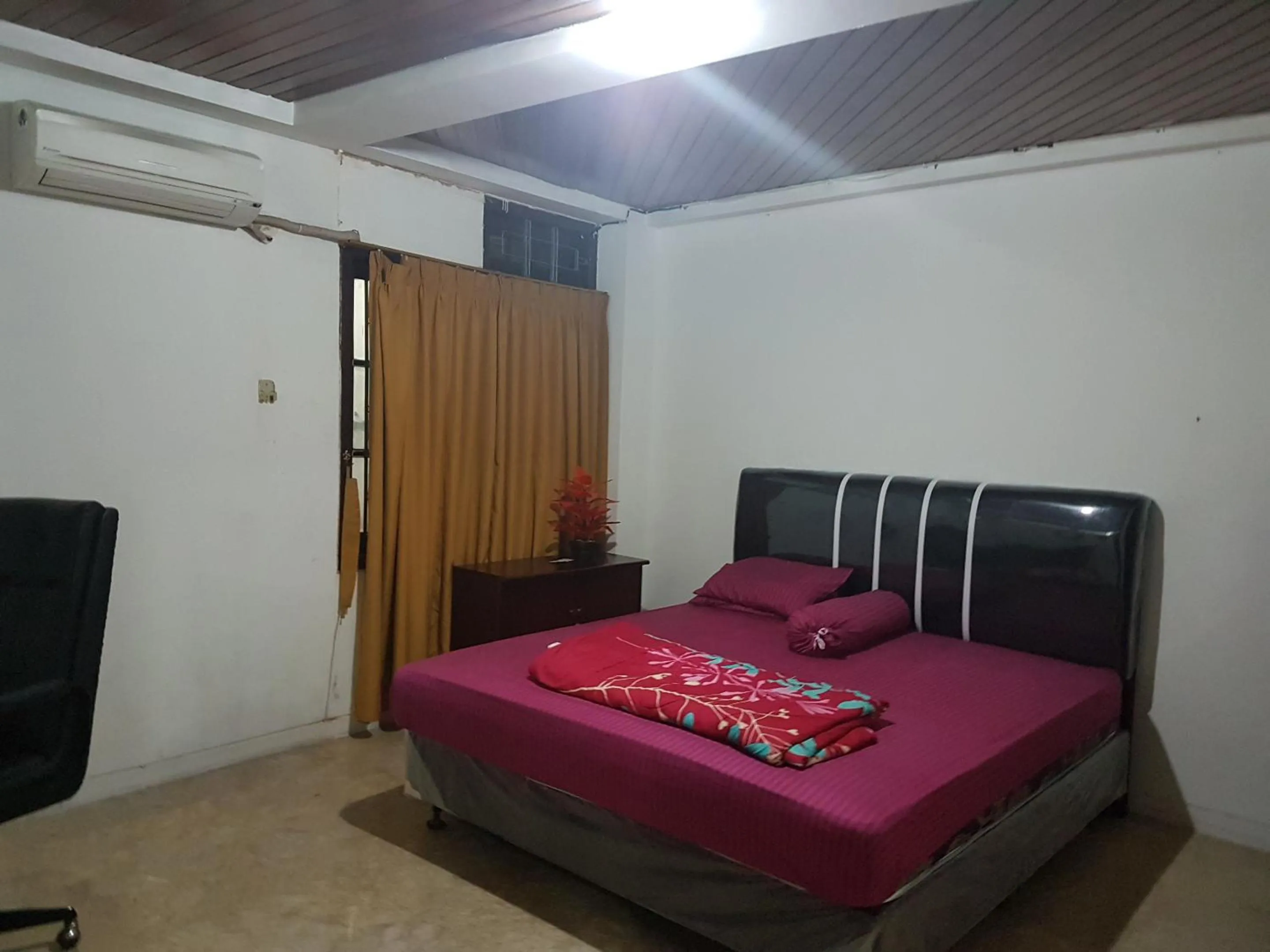 Bed in Mayestik Guest House Syariah