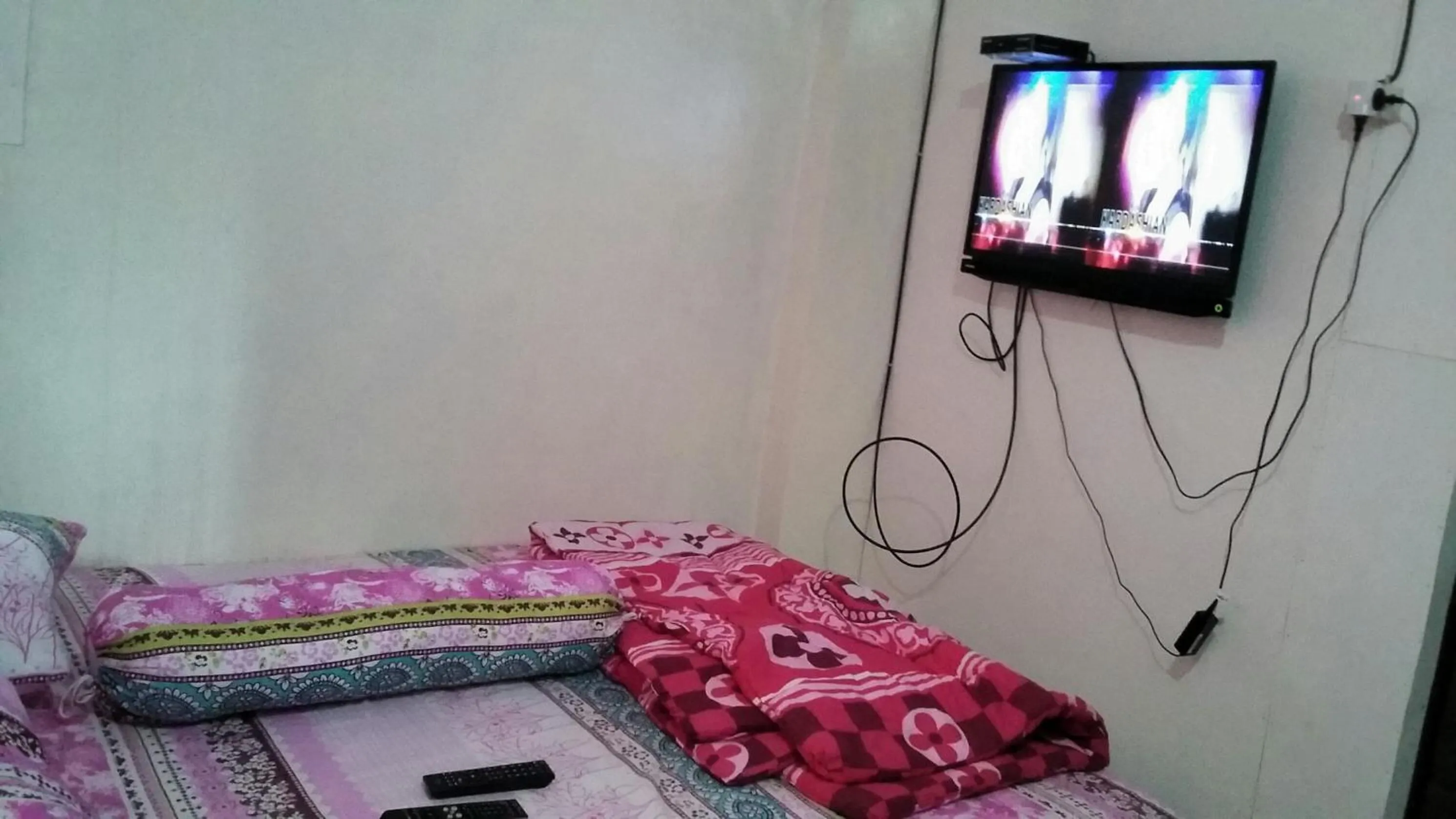 Bed in Mayestik Guest House Syariah