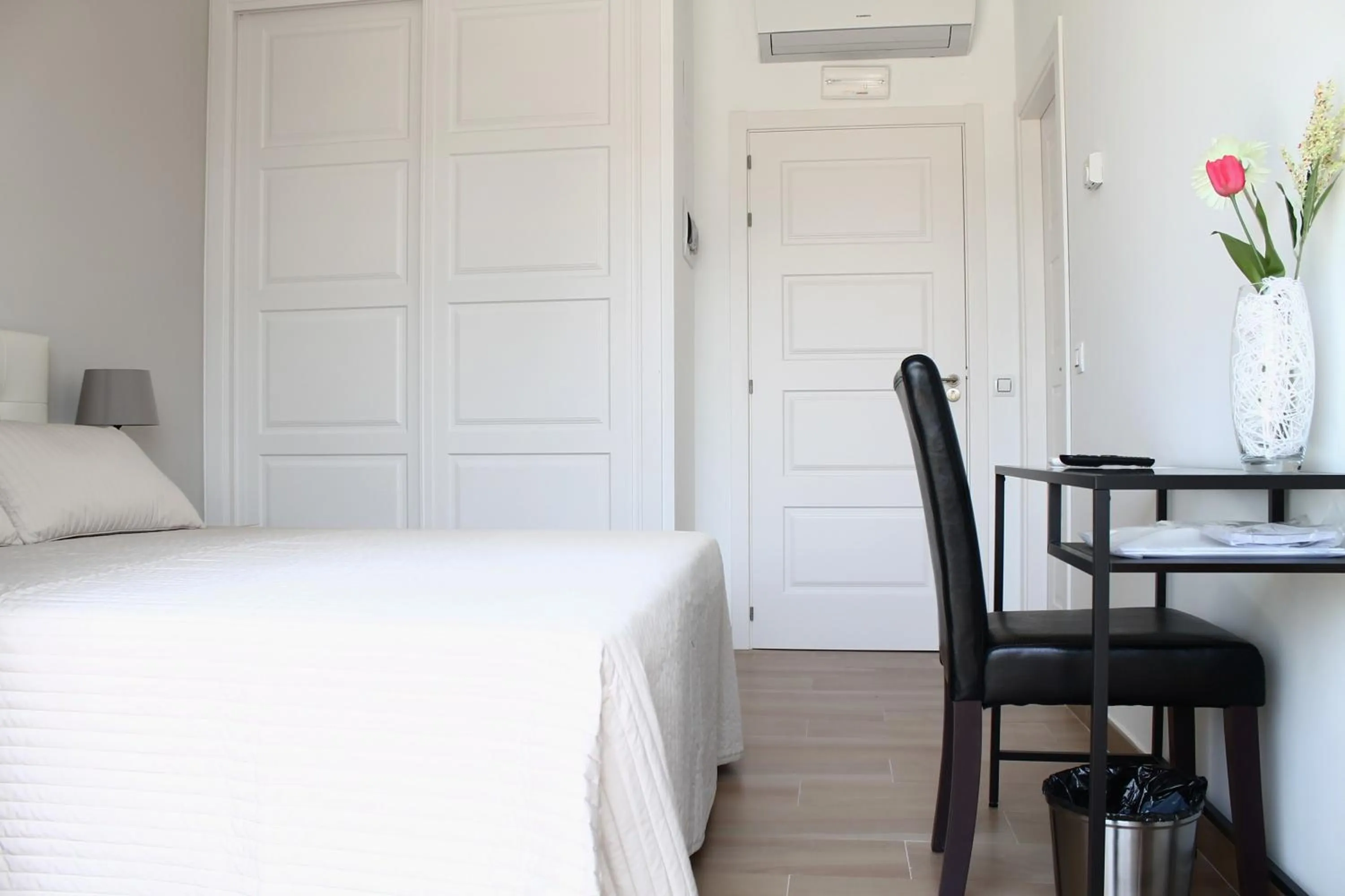 Shower, Bed in Hostal Landhaus