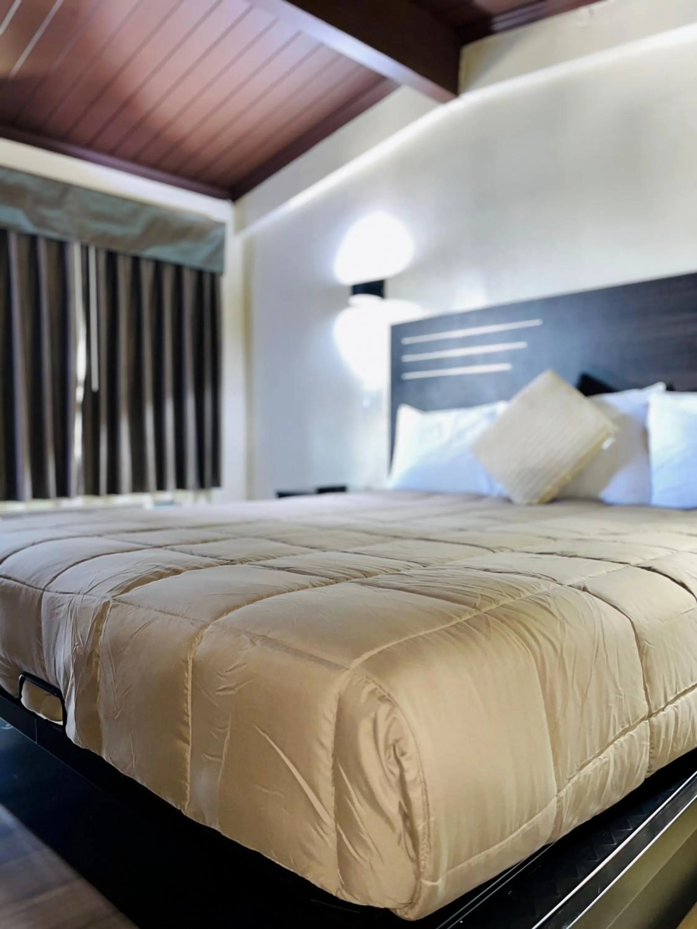 Bed in Del Aire Inn LAX