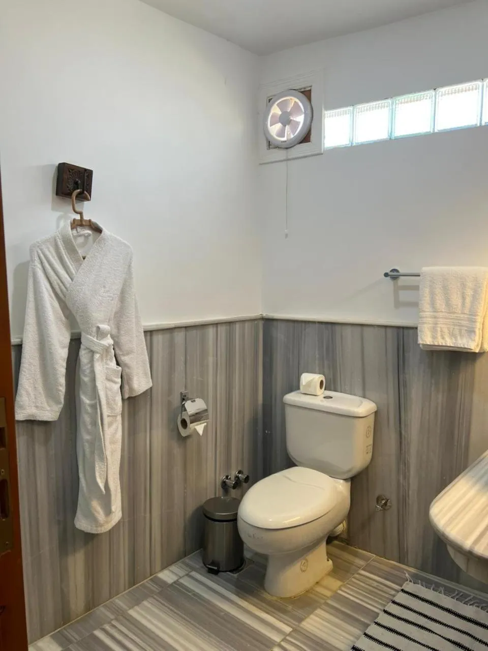 Toilet in Lazib Inn Resort & Spa
