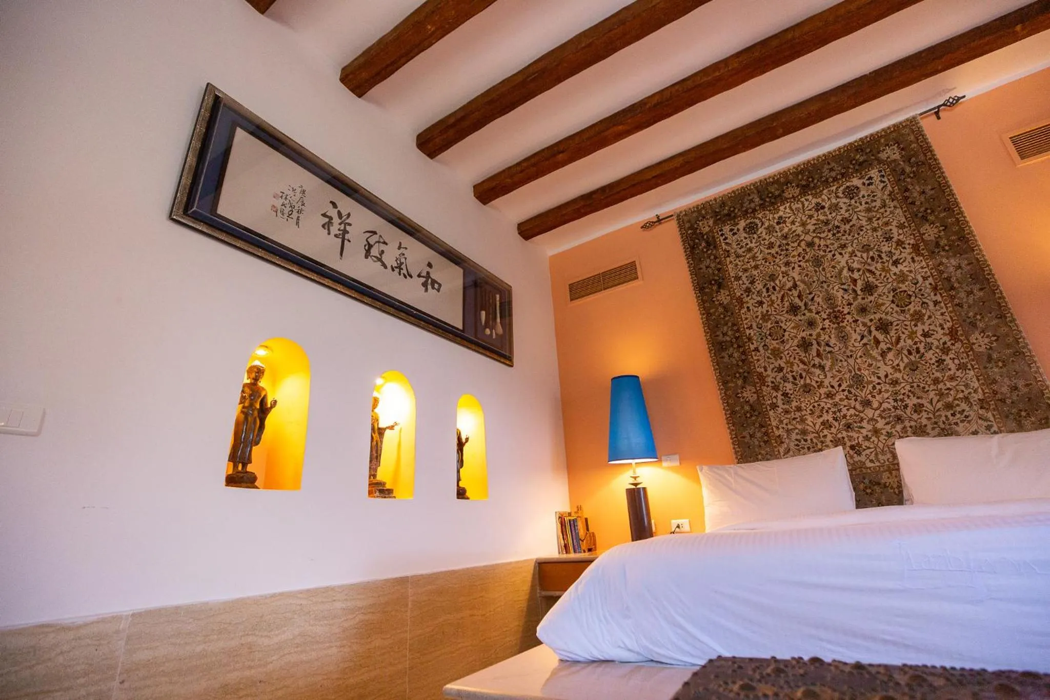 Bed in Lazib Inn Resort & Spa