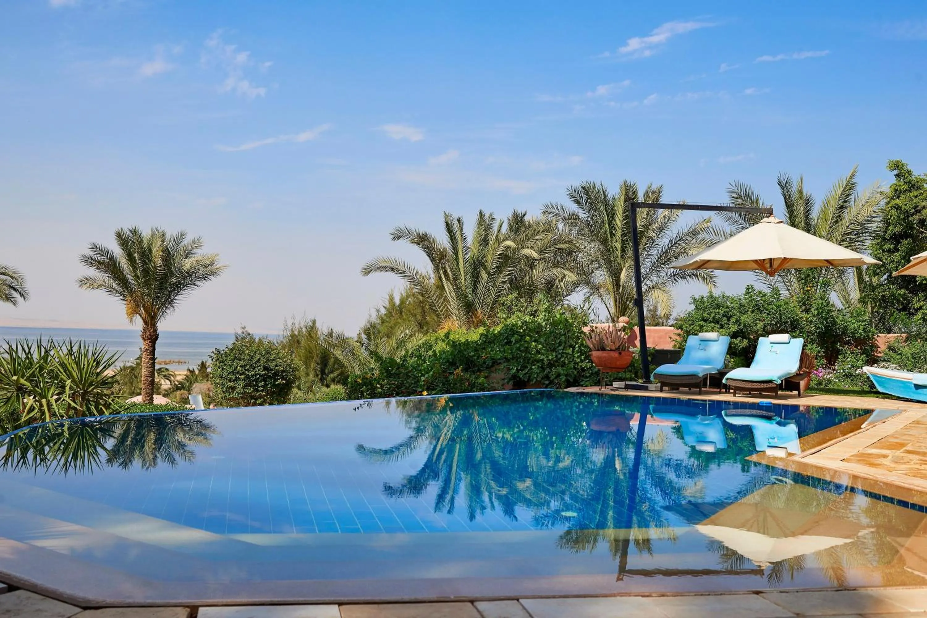 Swimming pool in Lazib Inn Resort & Spa