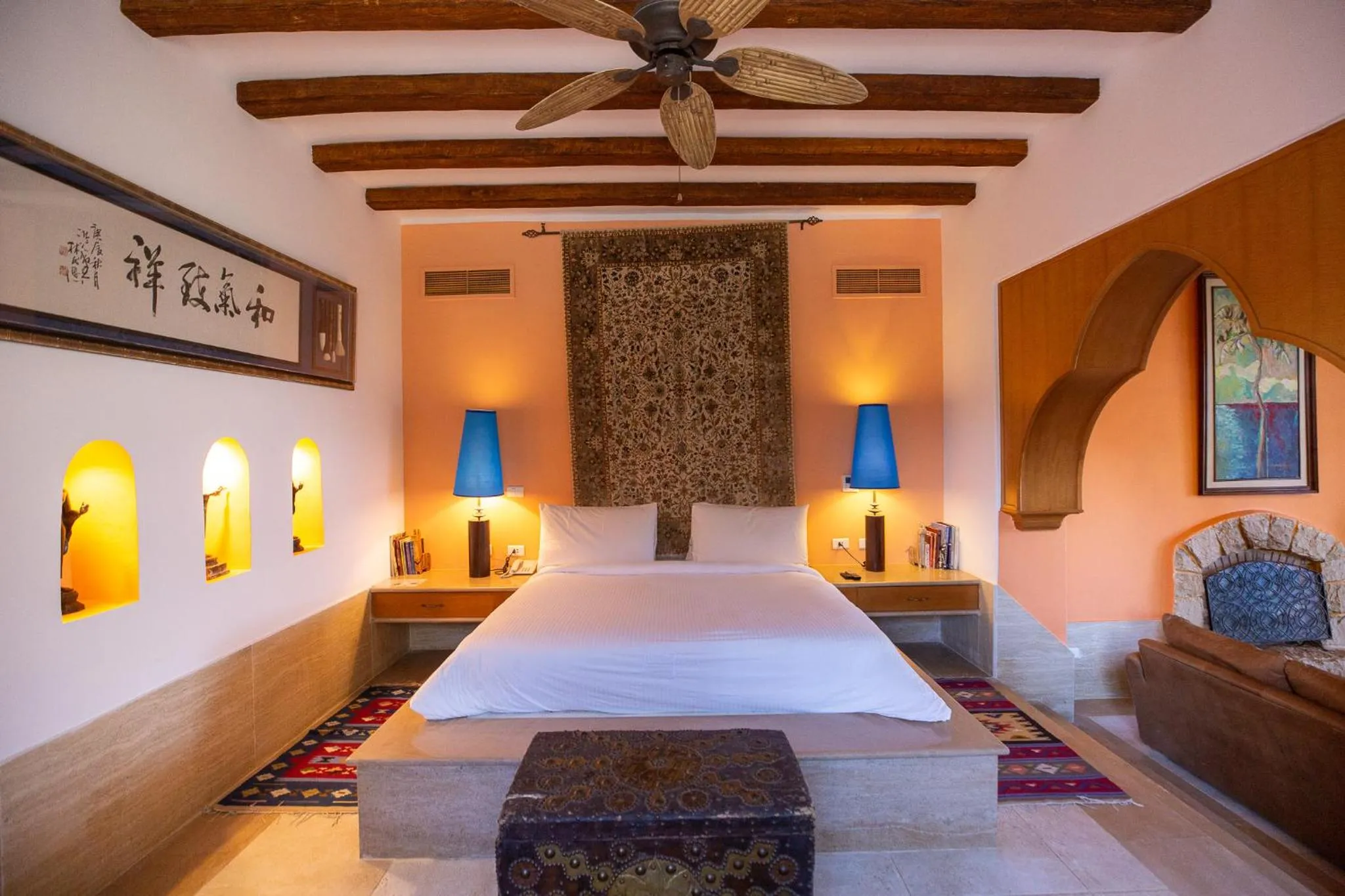 Bed in Lazib Inn Resort & Spa
