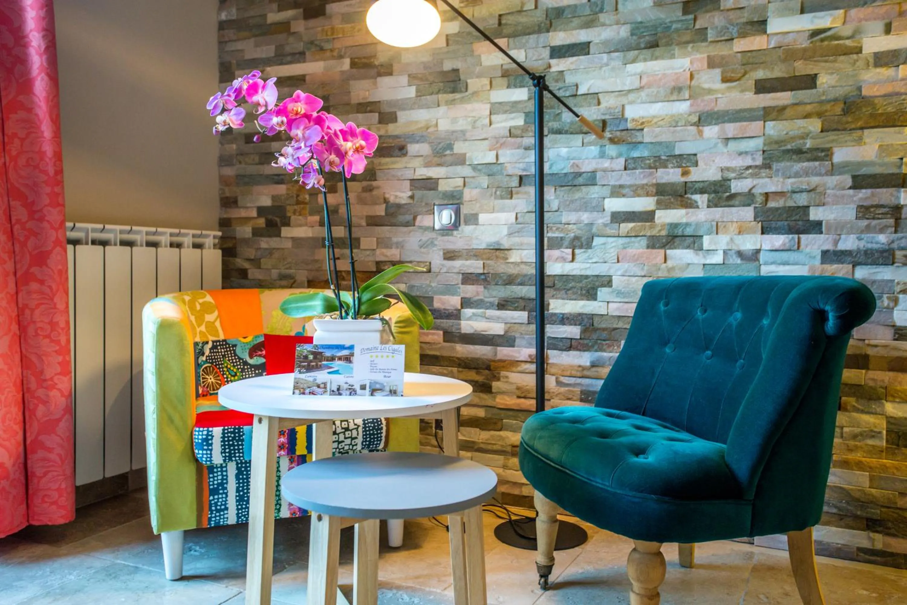 Decorative detail in Domaine Les Cigales