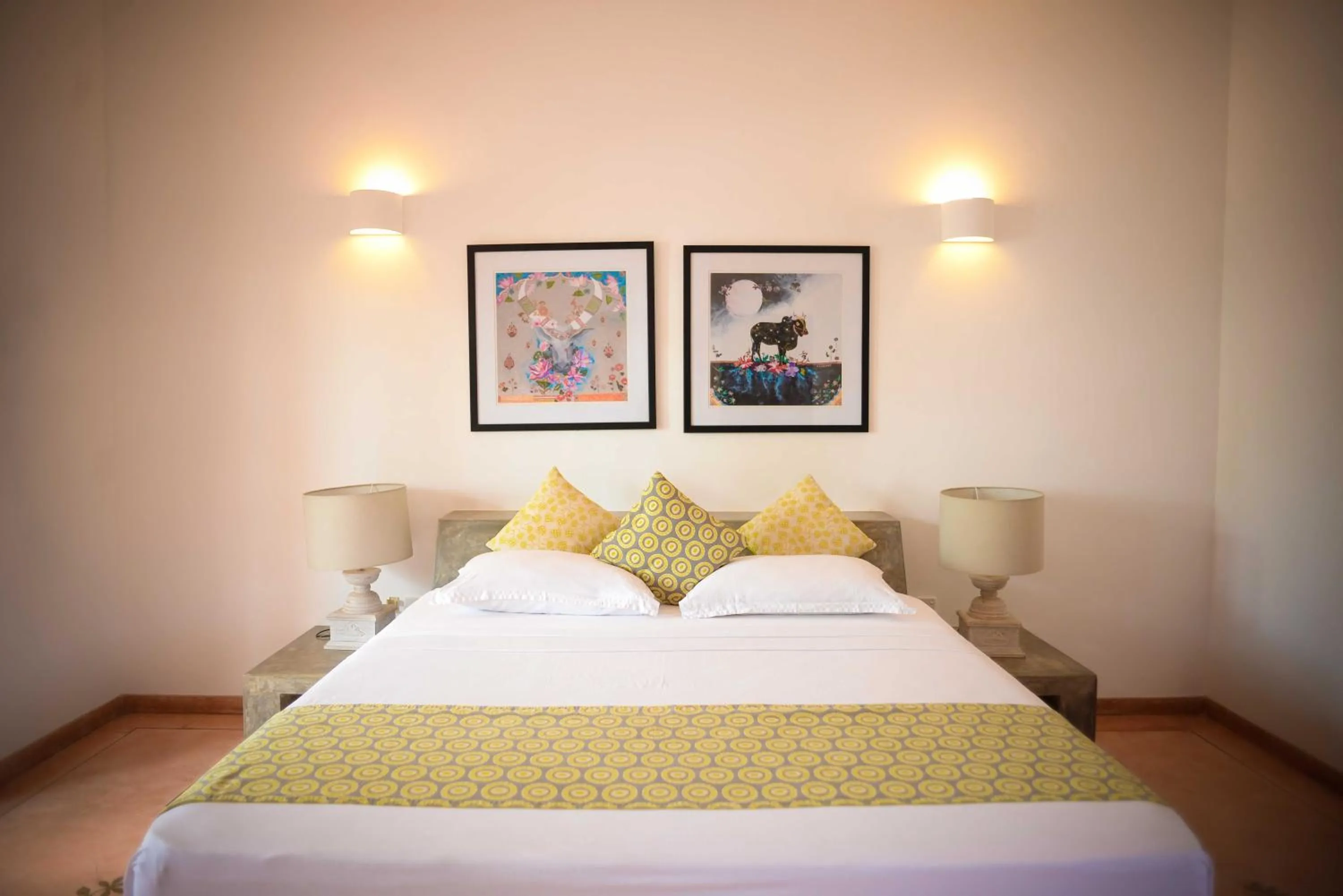 Bedroom, Bed in Kingfisher