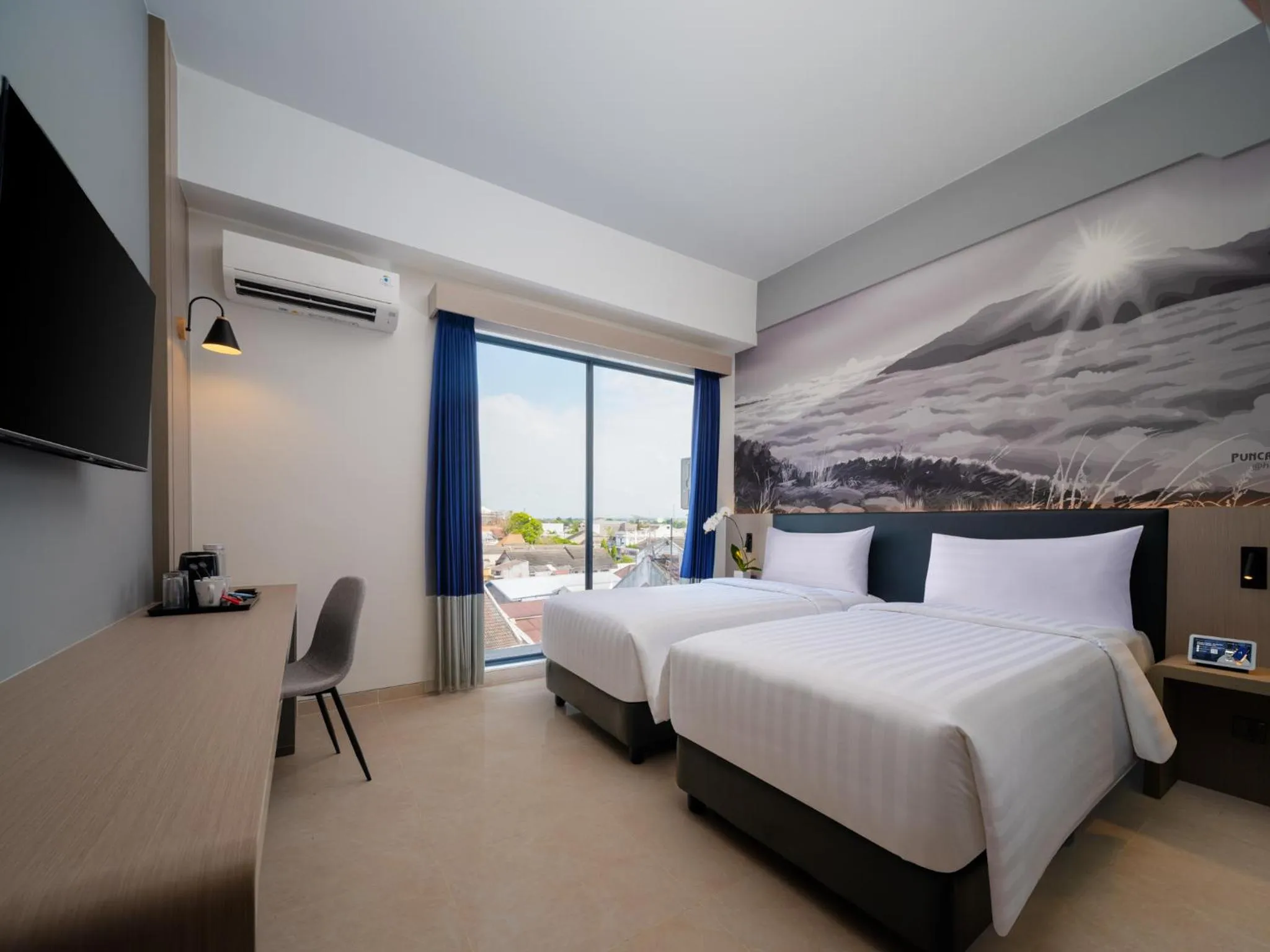 Bedroom, Bed in Aston Inn Lumajang - East Java