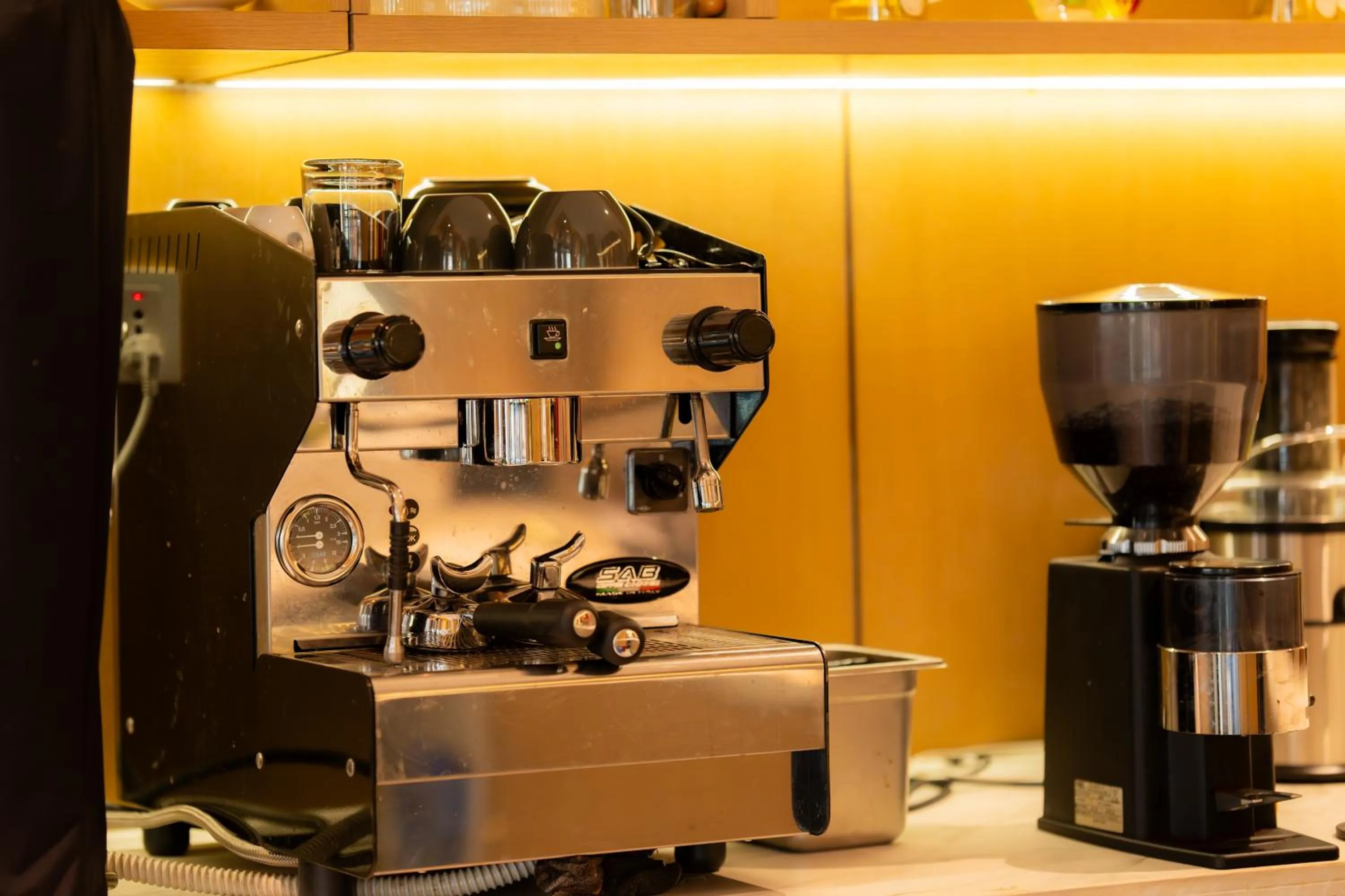 Coffee/tea facilities in Jiuding Joy Hotel