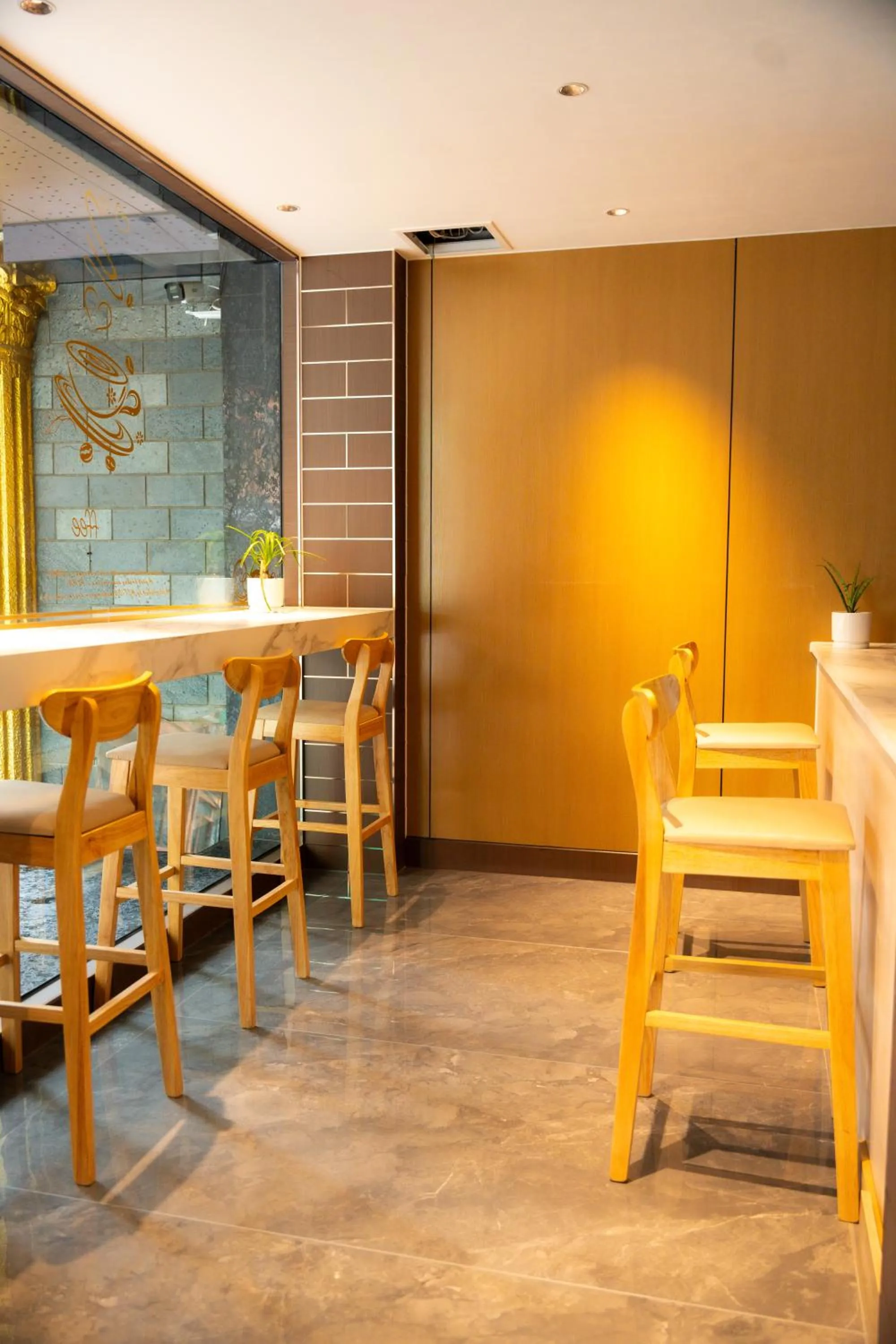 Coffee/tea facilities in Jiuding Joy Hotel