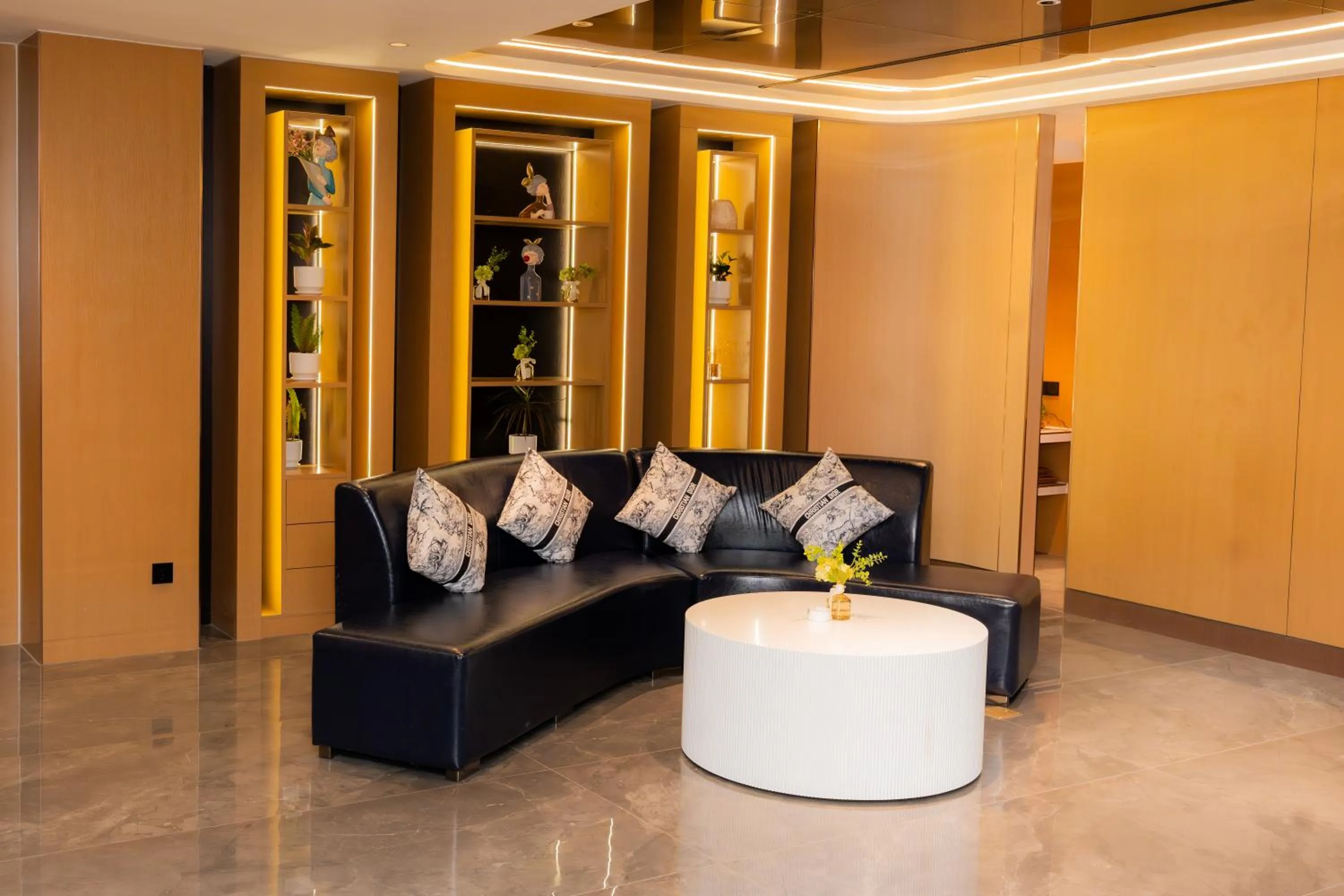 Seating area in Jiuding Joy Hotel